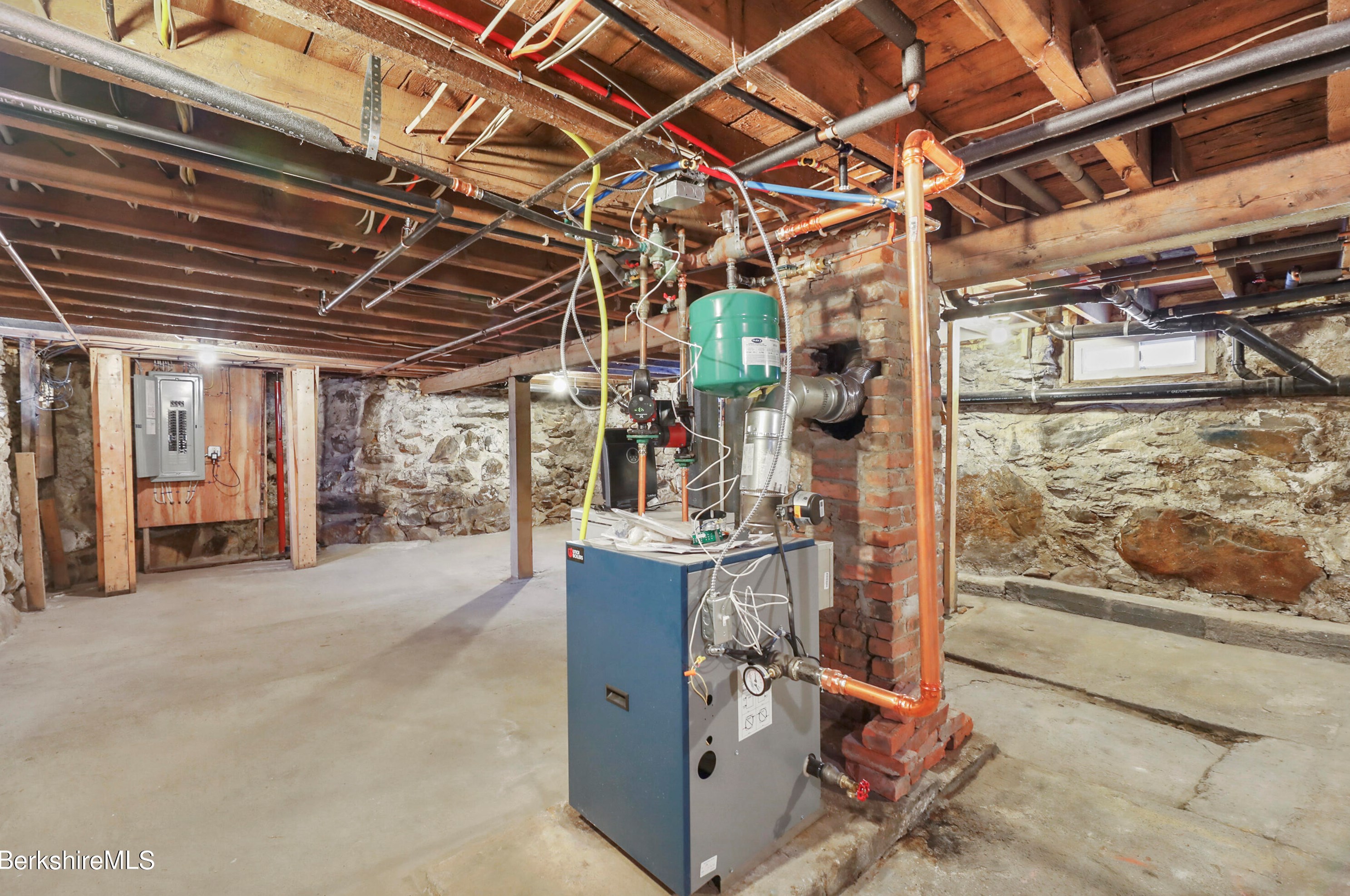 35 Whitman St, Clarksburg MA 01247-3818 exterior