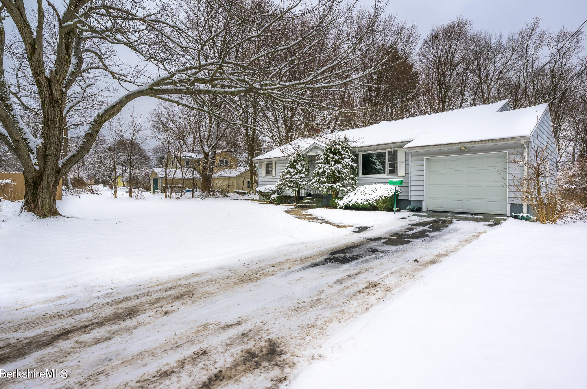 34 Ivy Ln, Pittsfield, MA 01201-7220