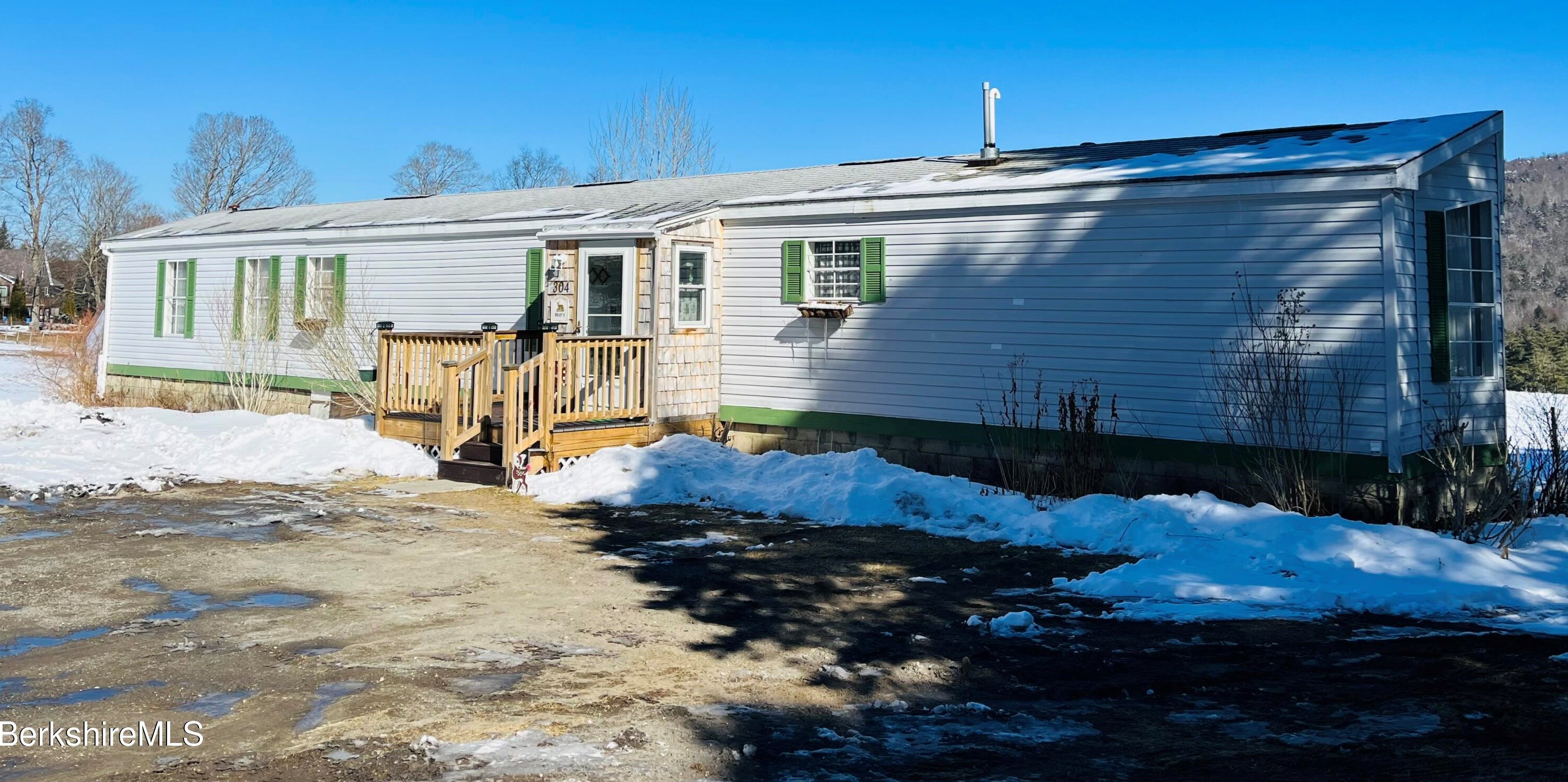 304 Stewart White Rd, Cheshire, MA 01225