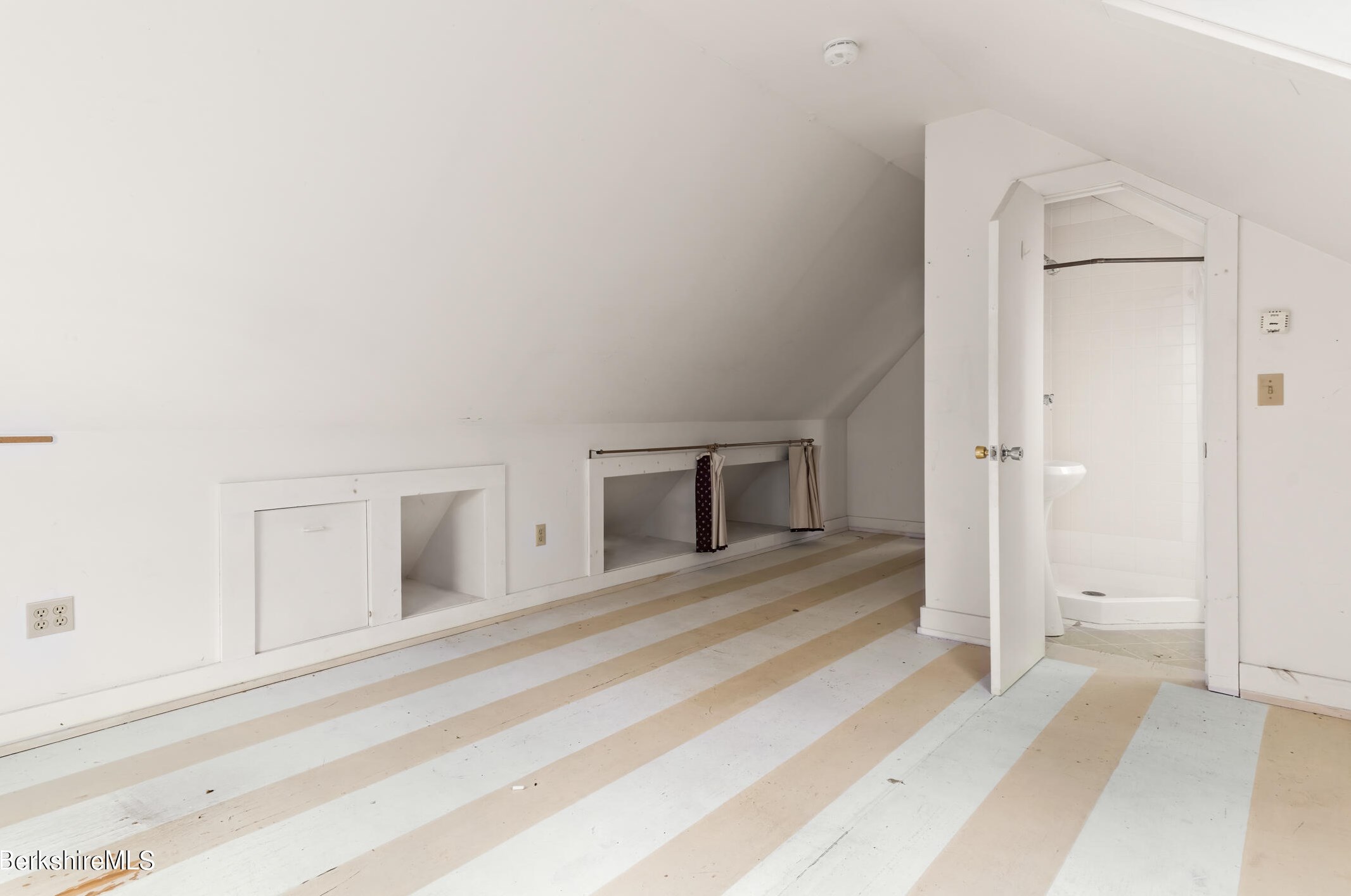 21 Berkshire Dr, Williamstown MA  01267-2517 exterior