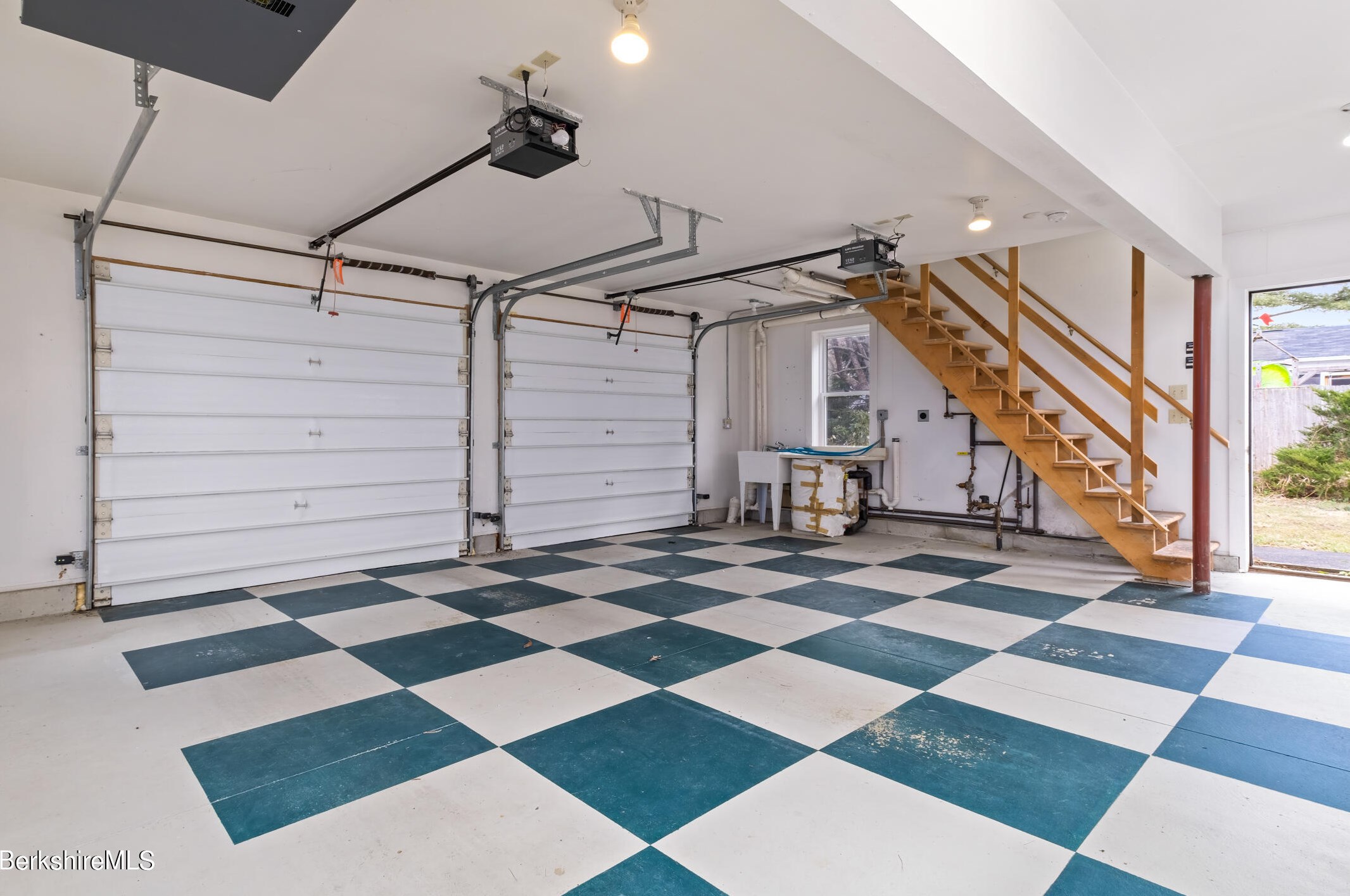 21 Berkshire Dr, Williamstown MA  01267-2517 exterior