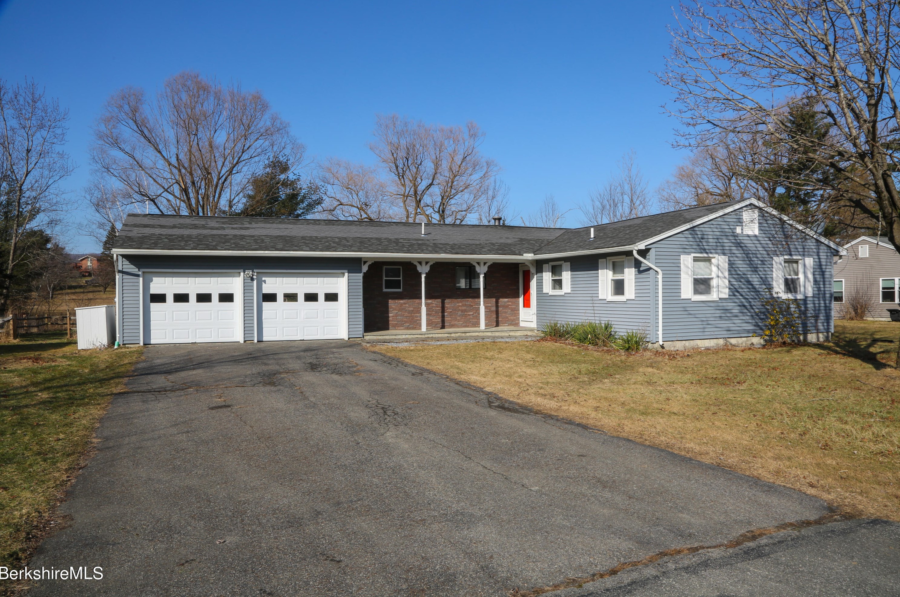 83 Candlewood Dr, Williamstown MA 01267-2973 exterior