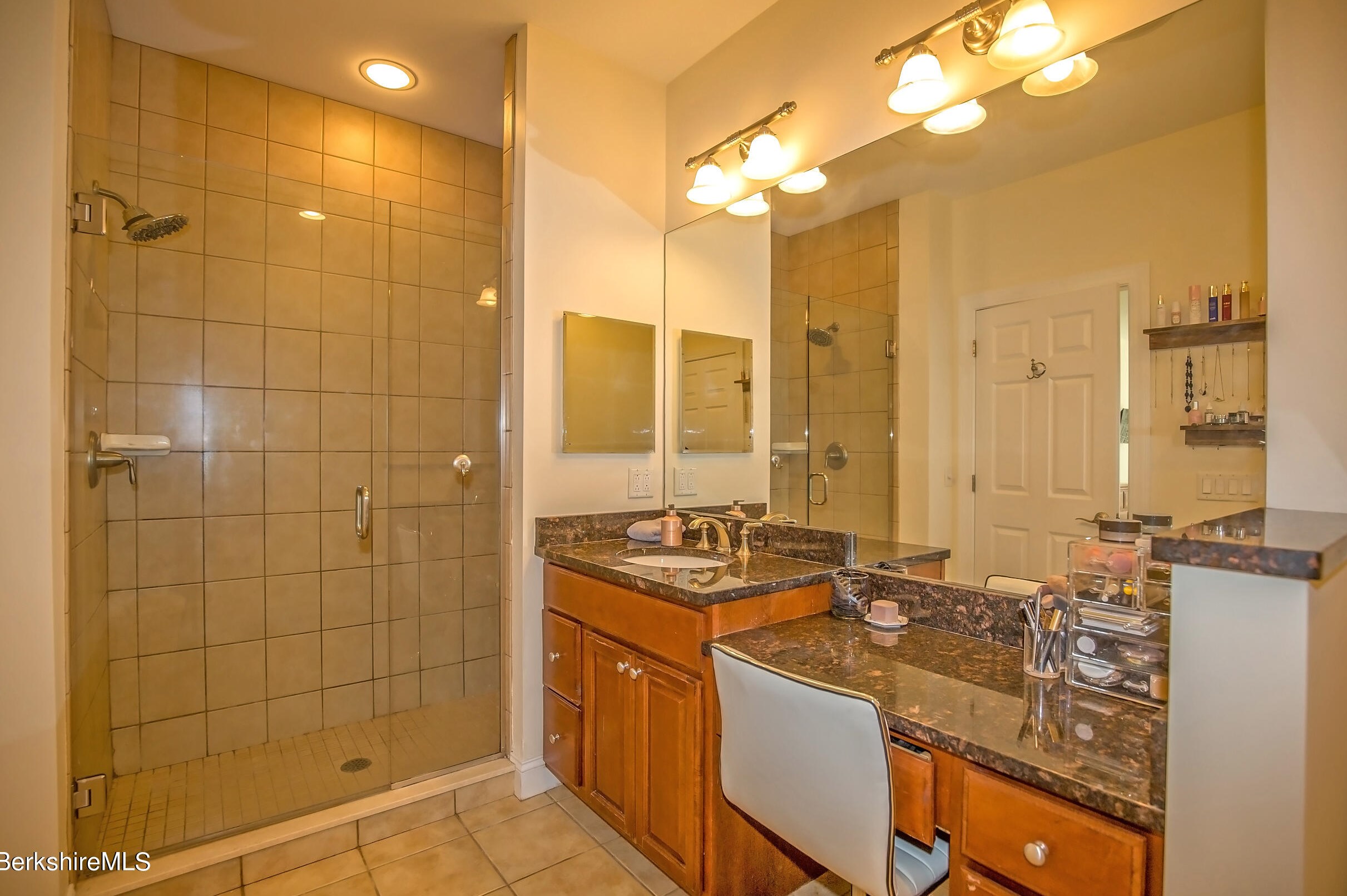 77 Alpine Trl, Pittsfield MA 01201-8844 exterior