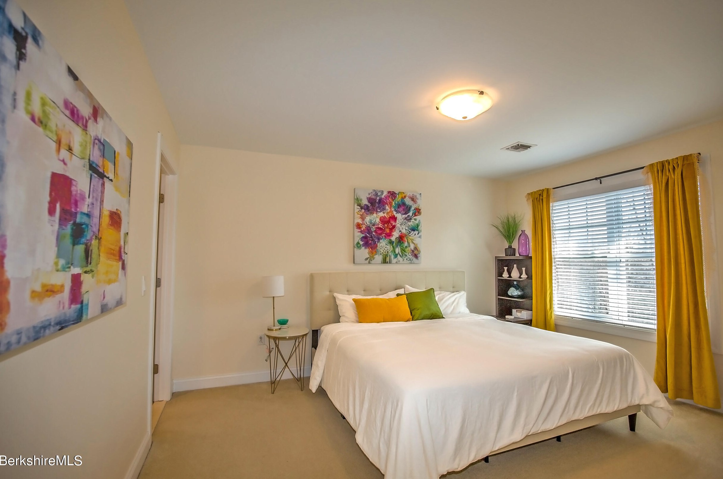 77 Alpine Trl, Pittsfield MA 01201-8844 exterior