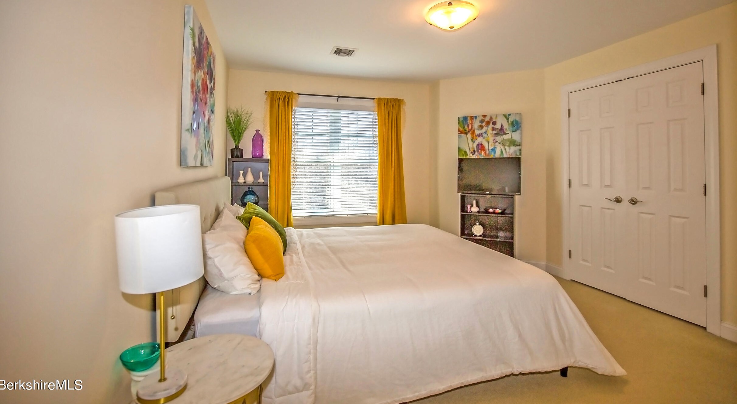 77 Alpine Trl, Pittsfield MA 01201-8844 exterior