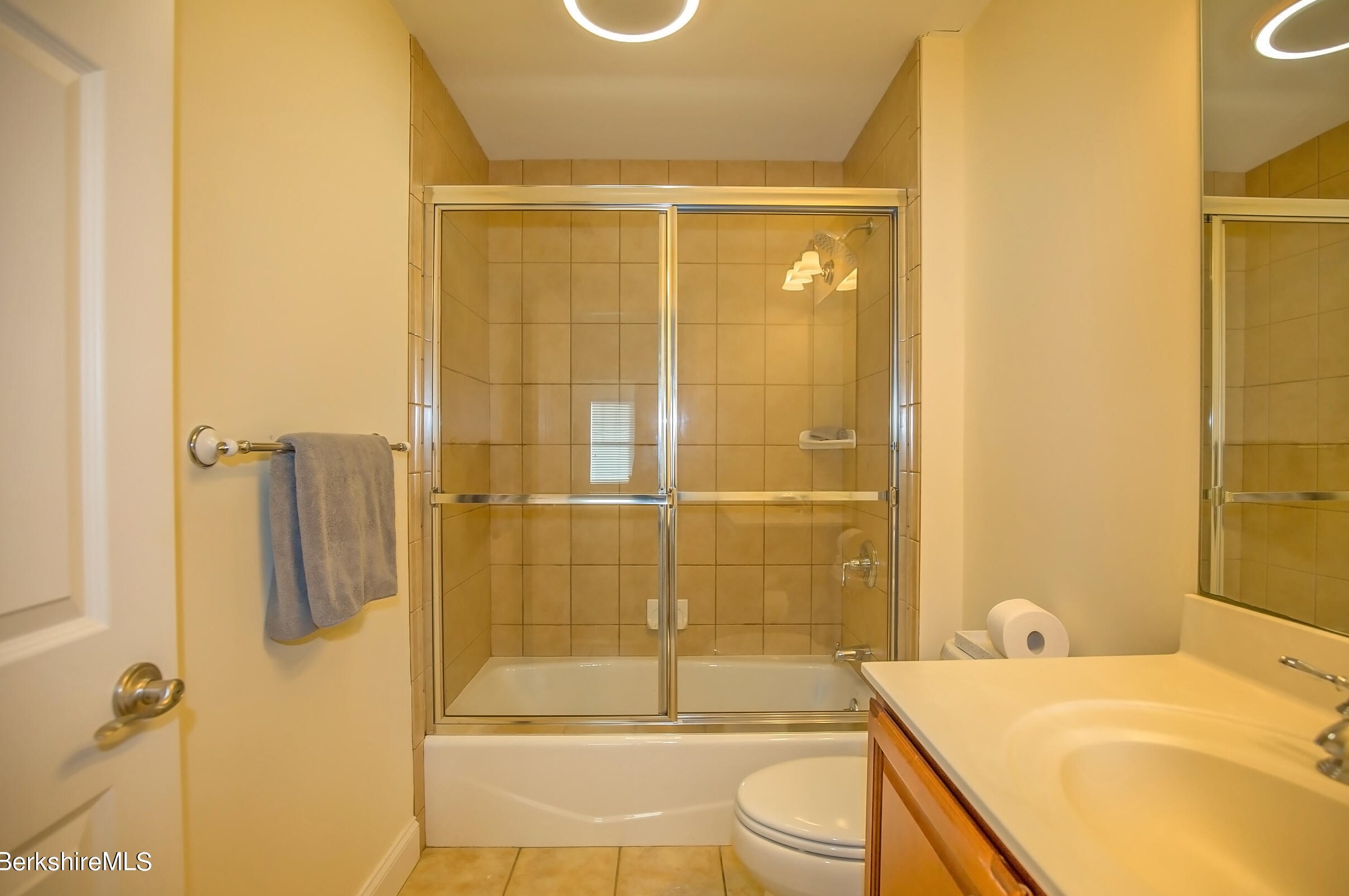 77 Alpine Trl, Pittsfield MA 01201-8844 exterior