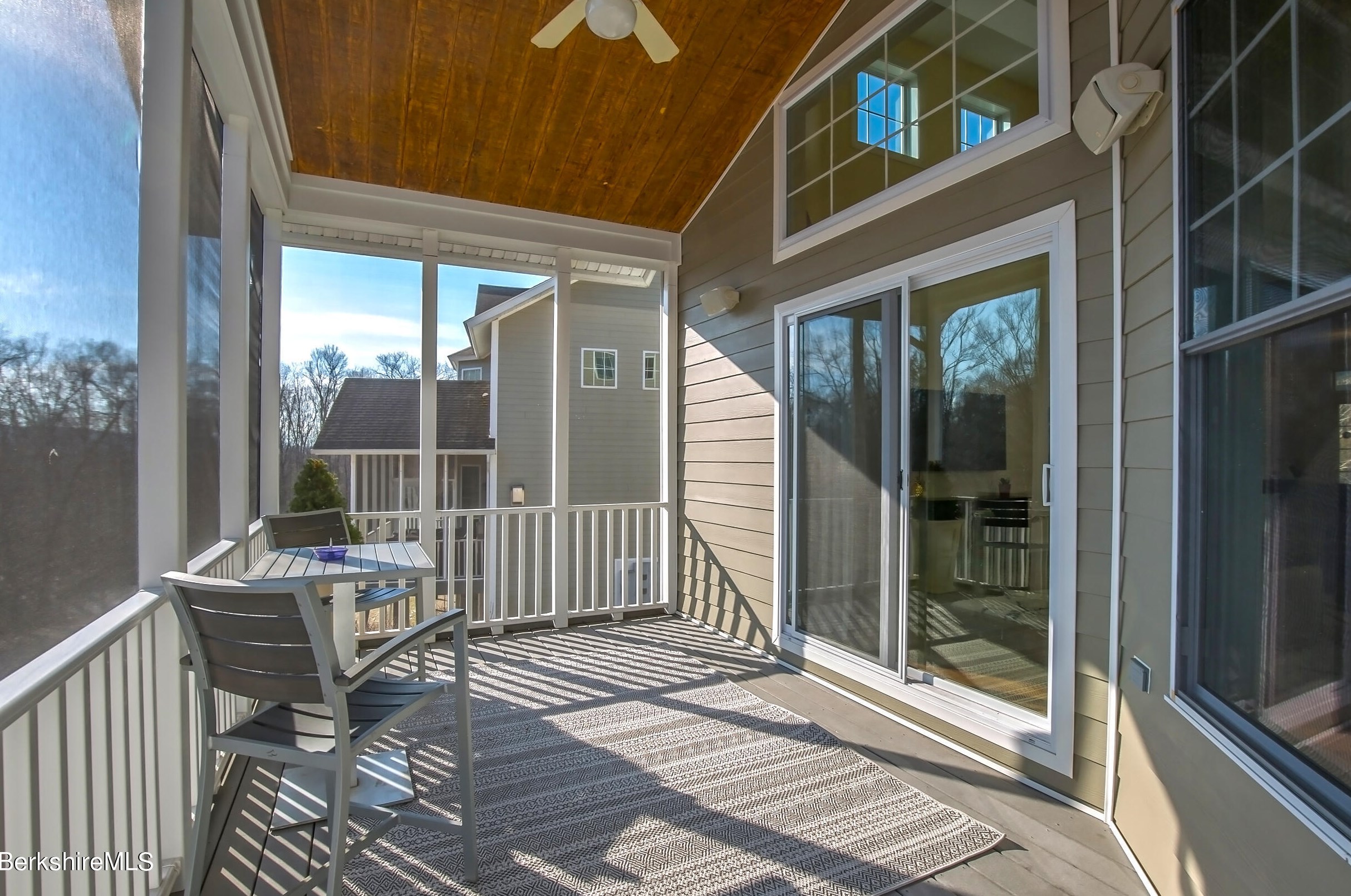 77 Alpine Trl, Pittsfield MA 01201-8844 exterior