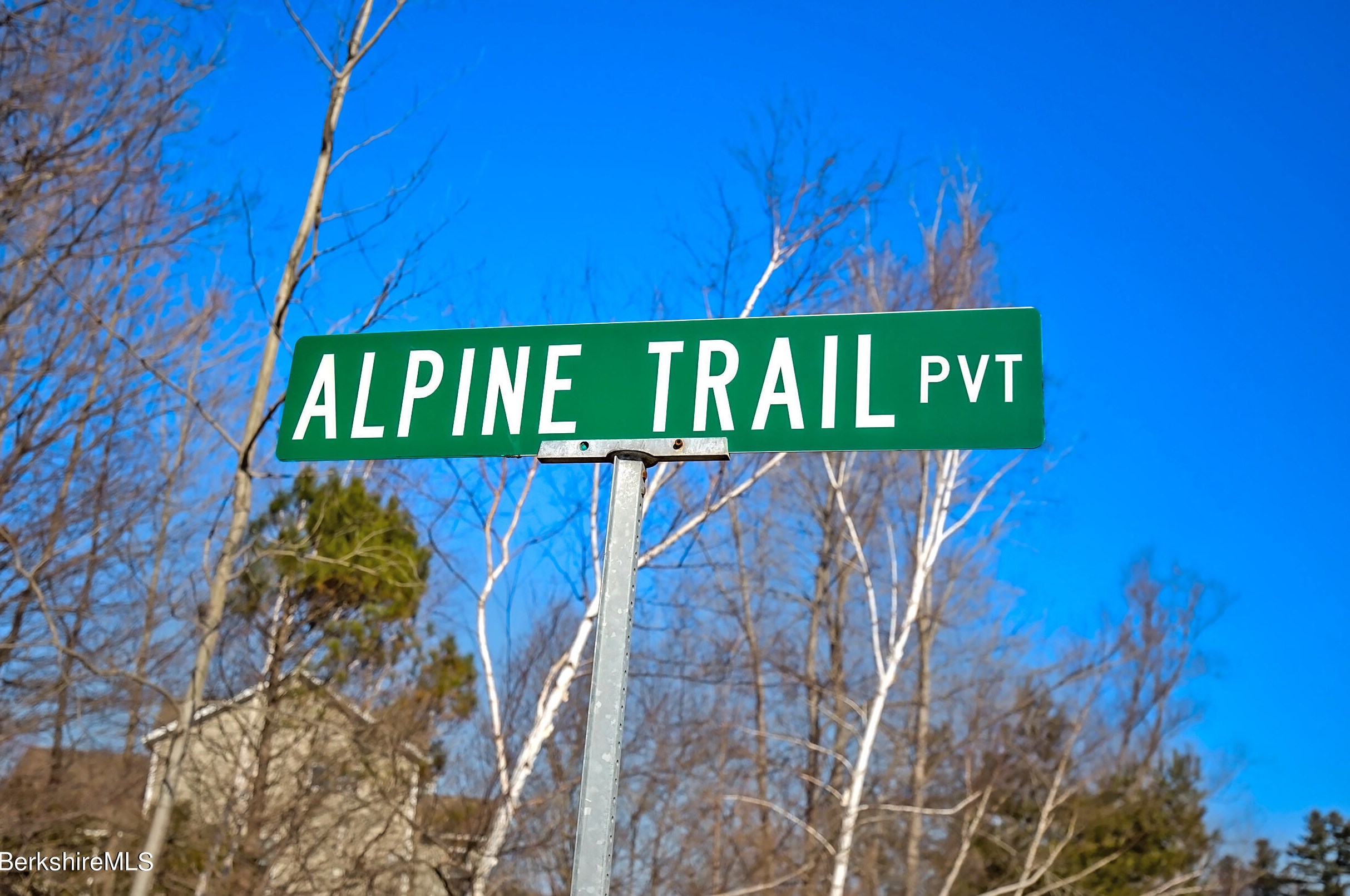 77 Alpine Trl, Pittsfield MA 01201-8844 exterior