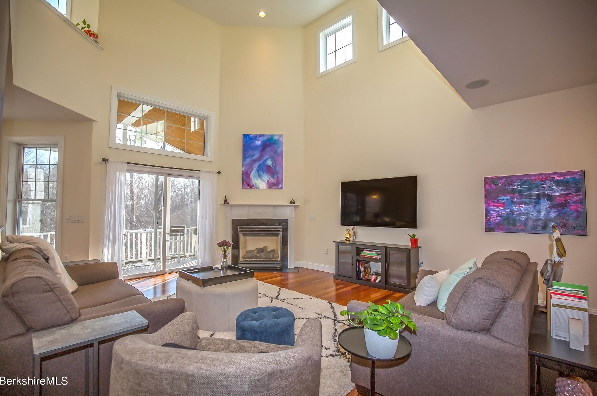 77 Alpine Trl, Pittsfield MA 01201-8844 exterior