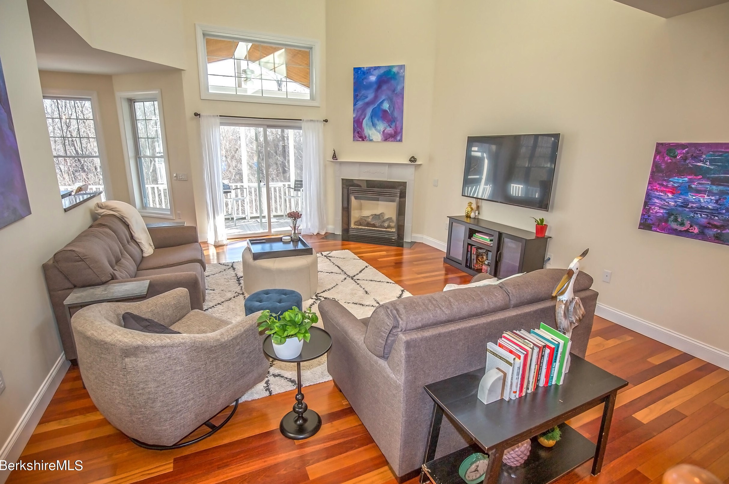 77 Alpine Trl, Pittsfield MA 01201-8844 exterior