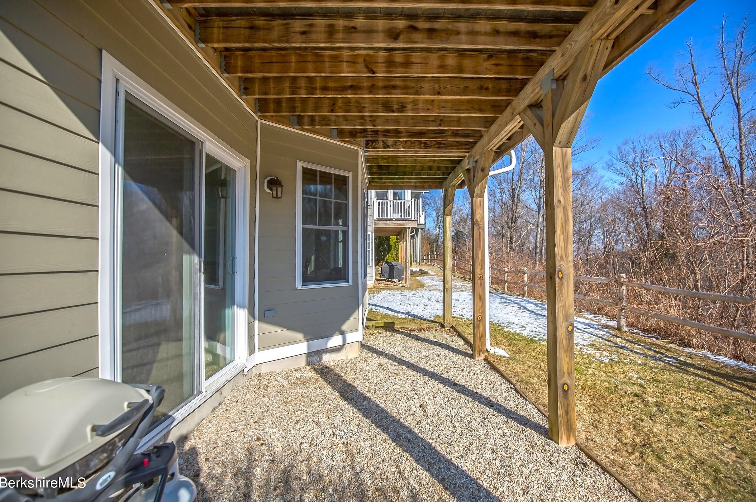 77 Alpine Trl, Pittsfield MA 01201-8844 exterior