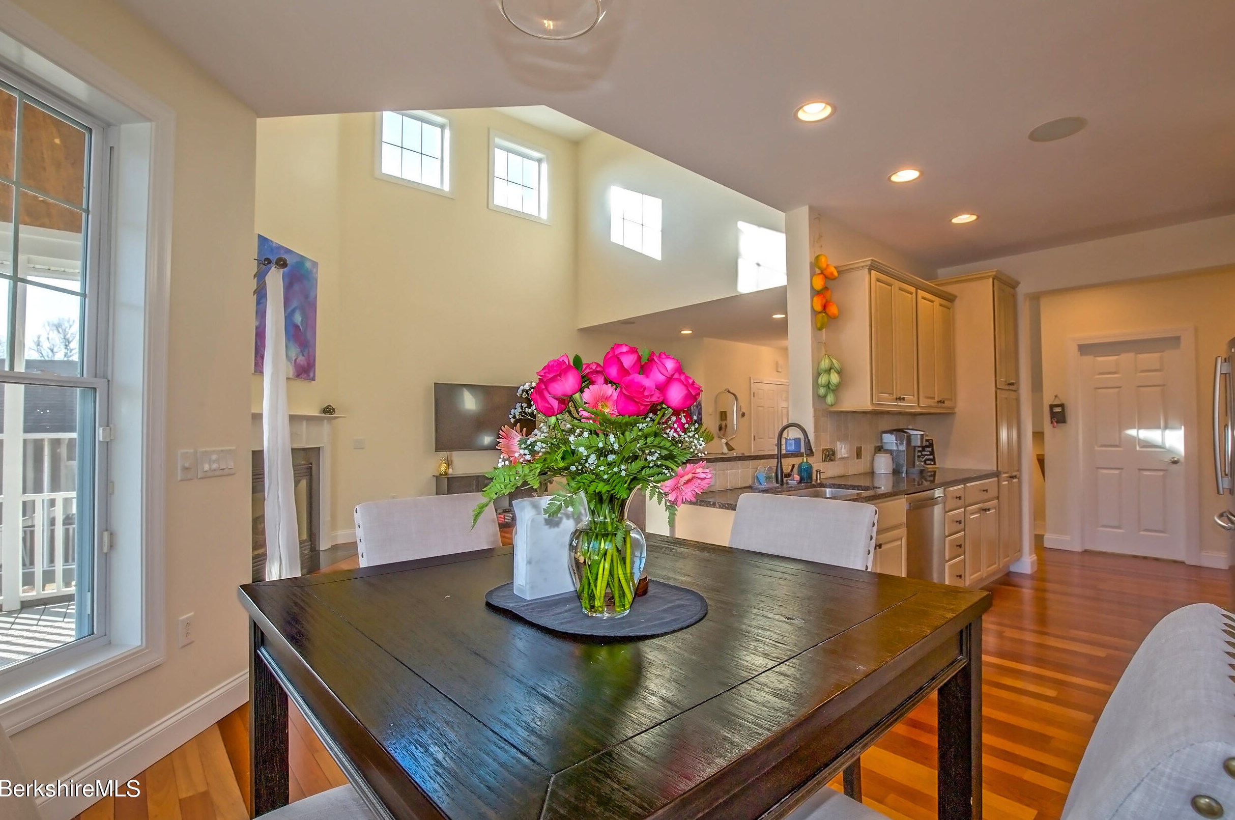 77 Alpine Trl, Pittsfield MA 01201-8844 exterior