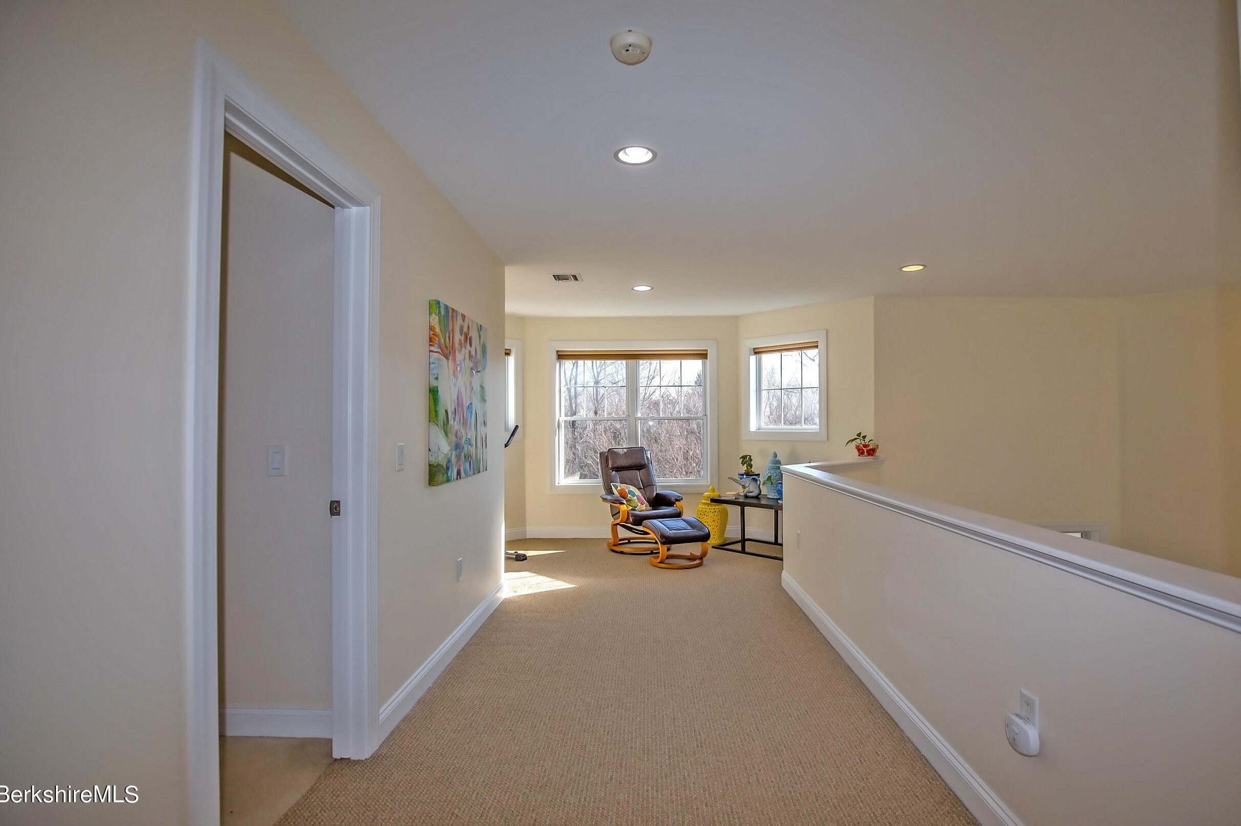 77 Alpine Trl, Pittsfield MA 01201-8844 exterior