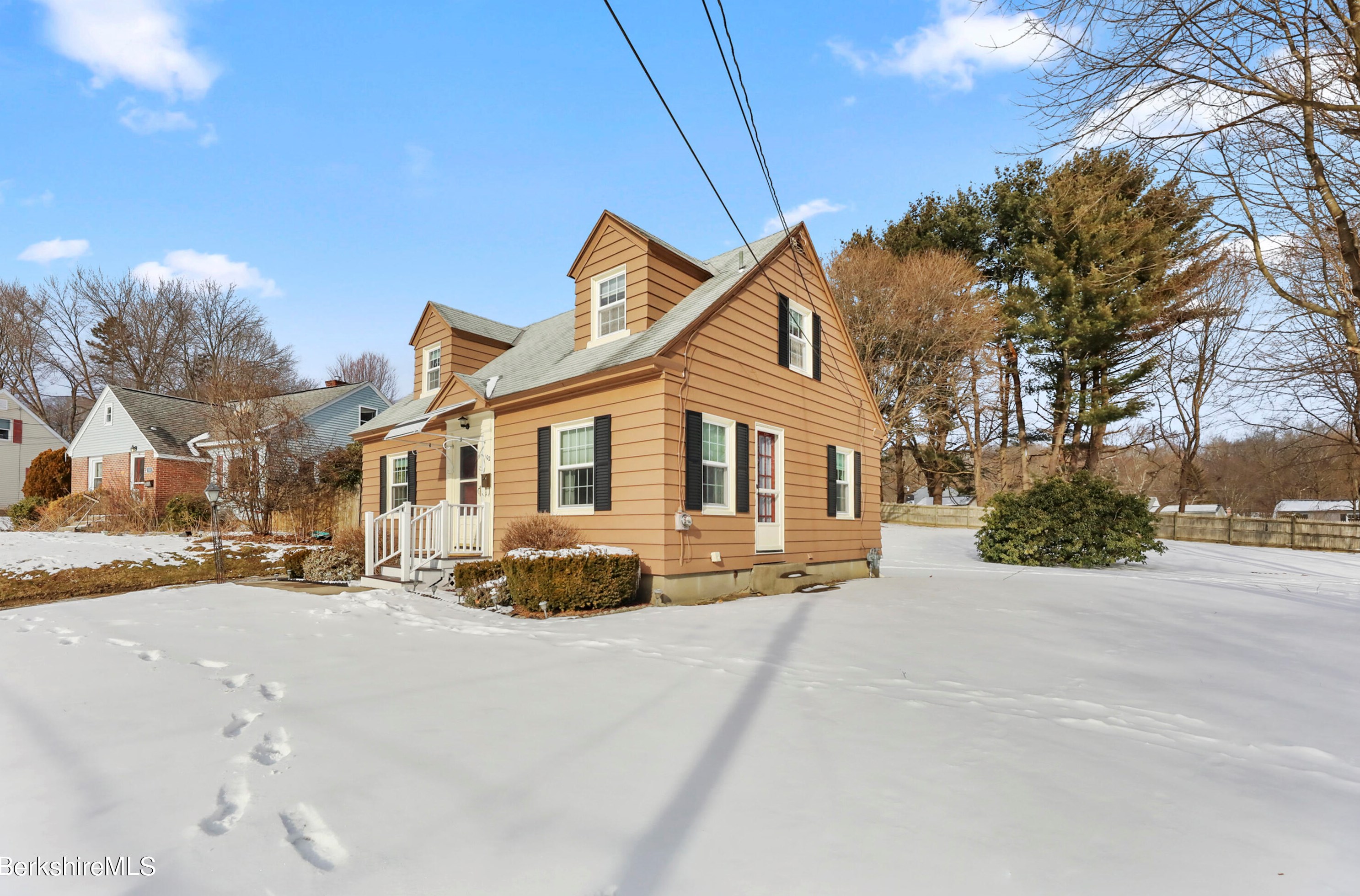 102 Windsor Ave, Pittsfield, MA 01201 exterior