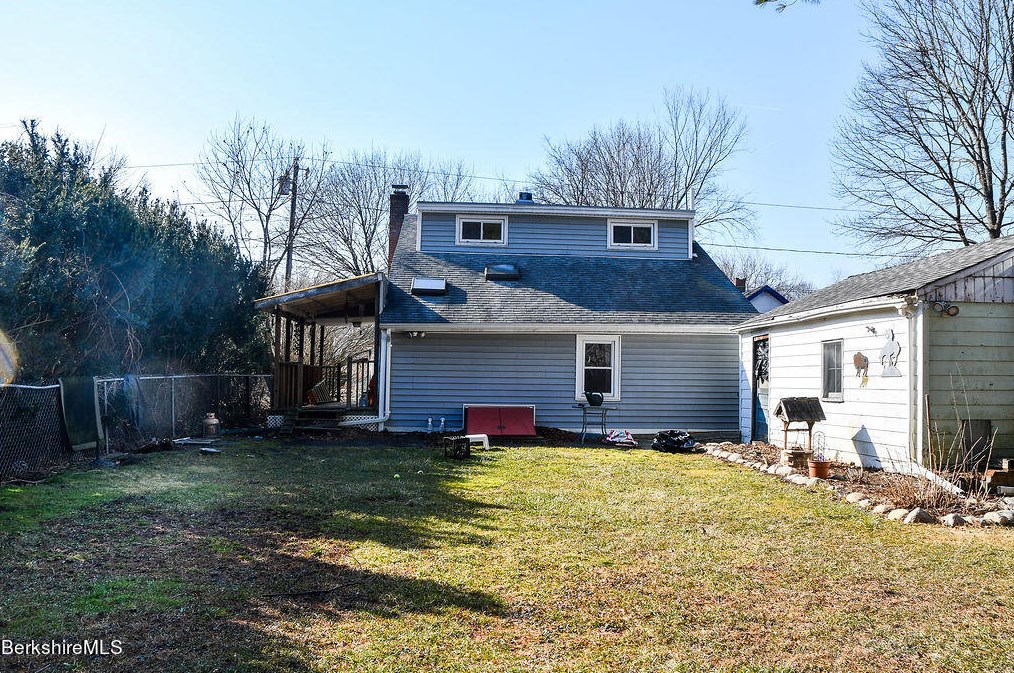49 Holly St, Pittsfield, MA 01201-6740
