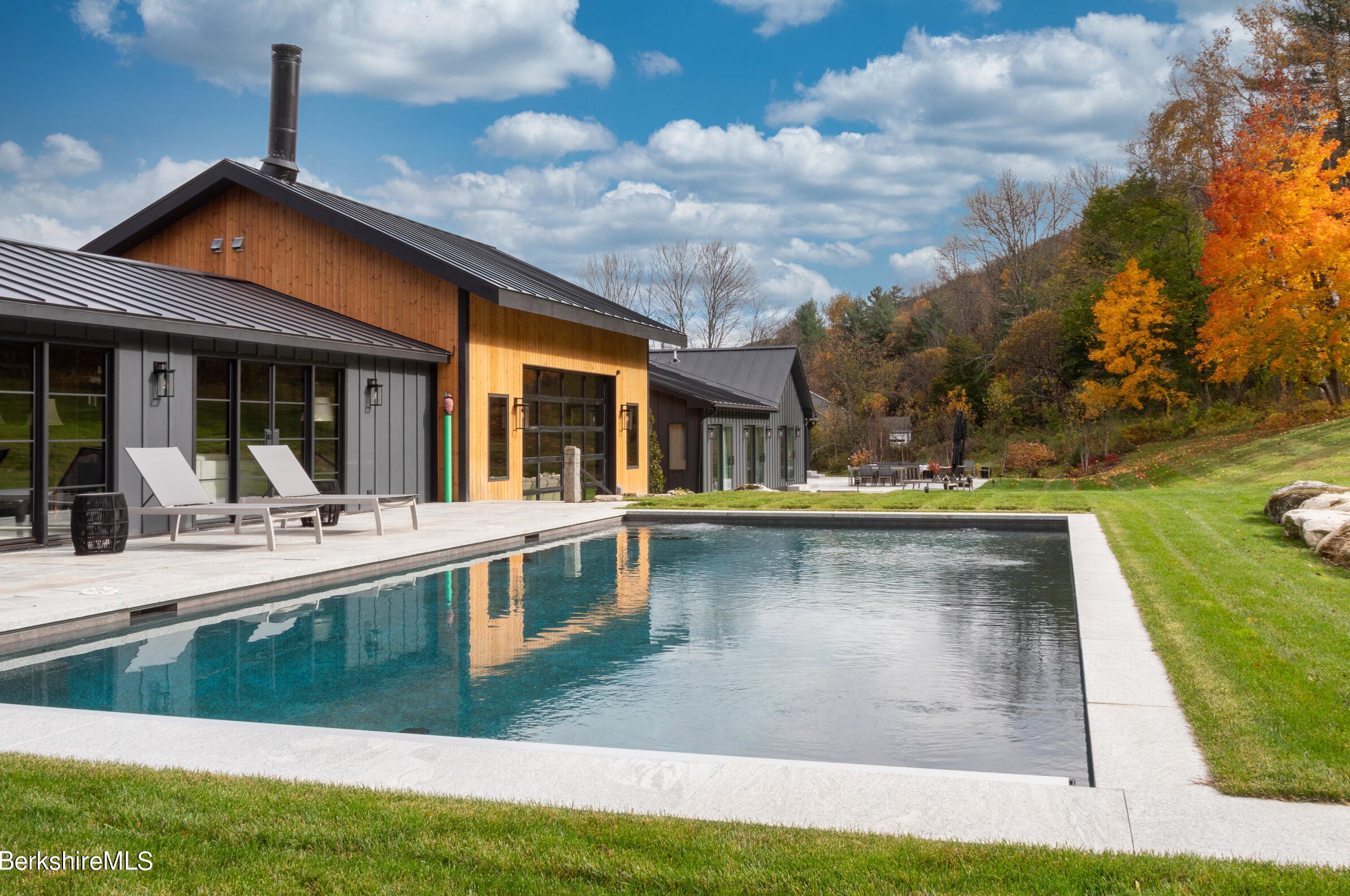 20 Cobb Rd, Alford MA 01230-1114 exterior