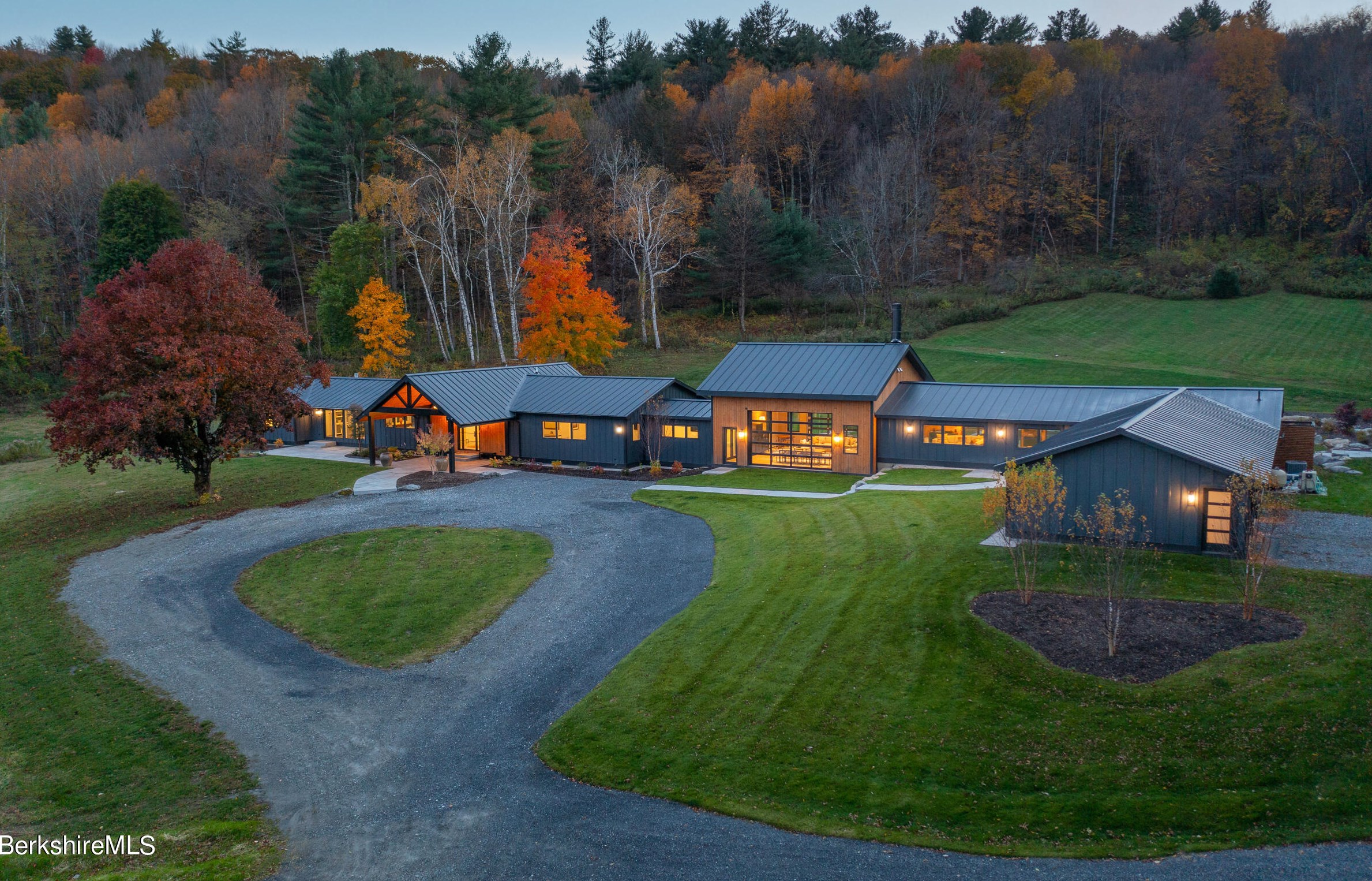 20 Cobb Rd, Alford MA 01230-1114 exterior