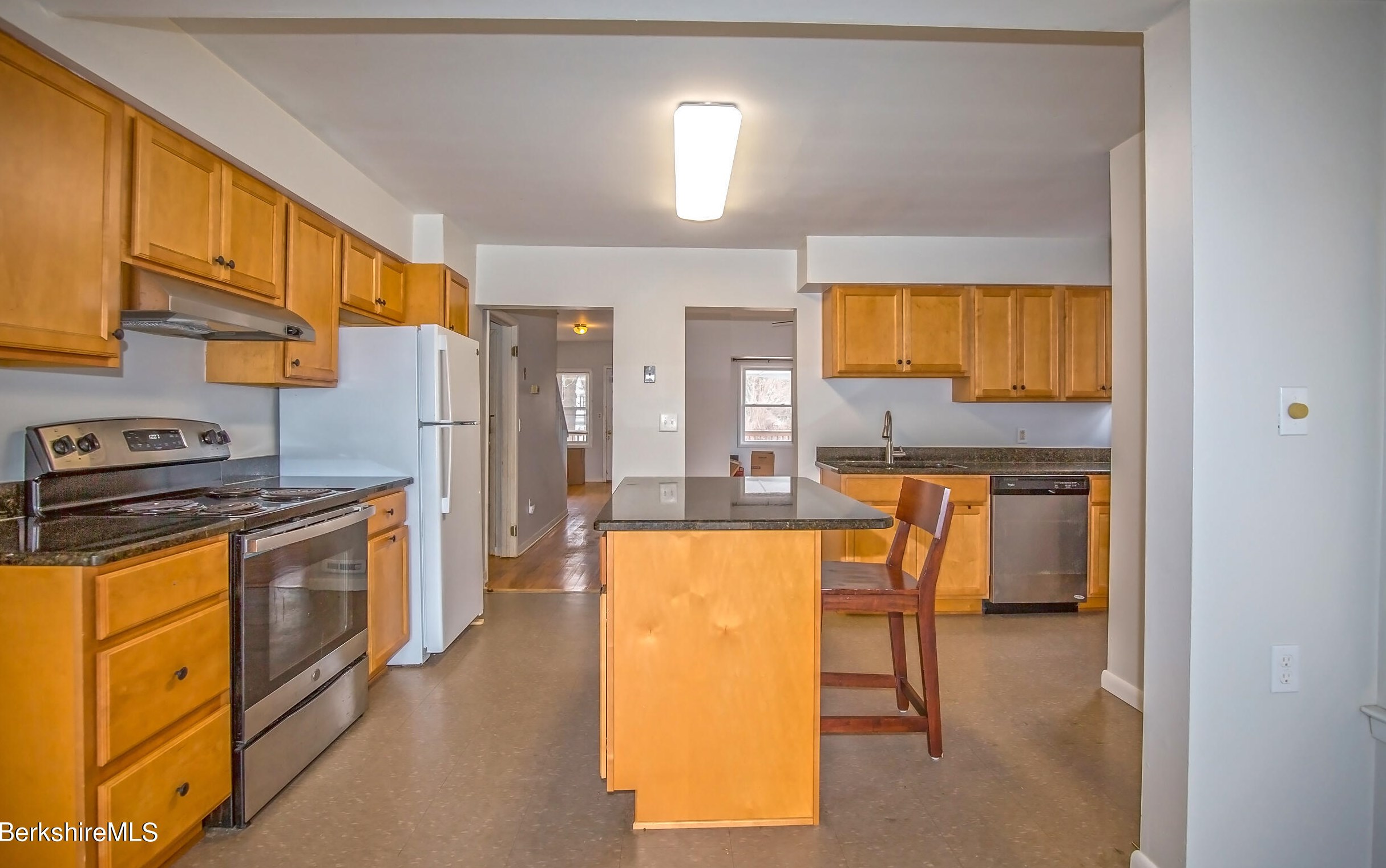 33 Superior St, Pittsfield, MA 01201-5641