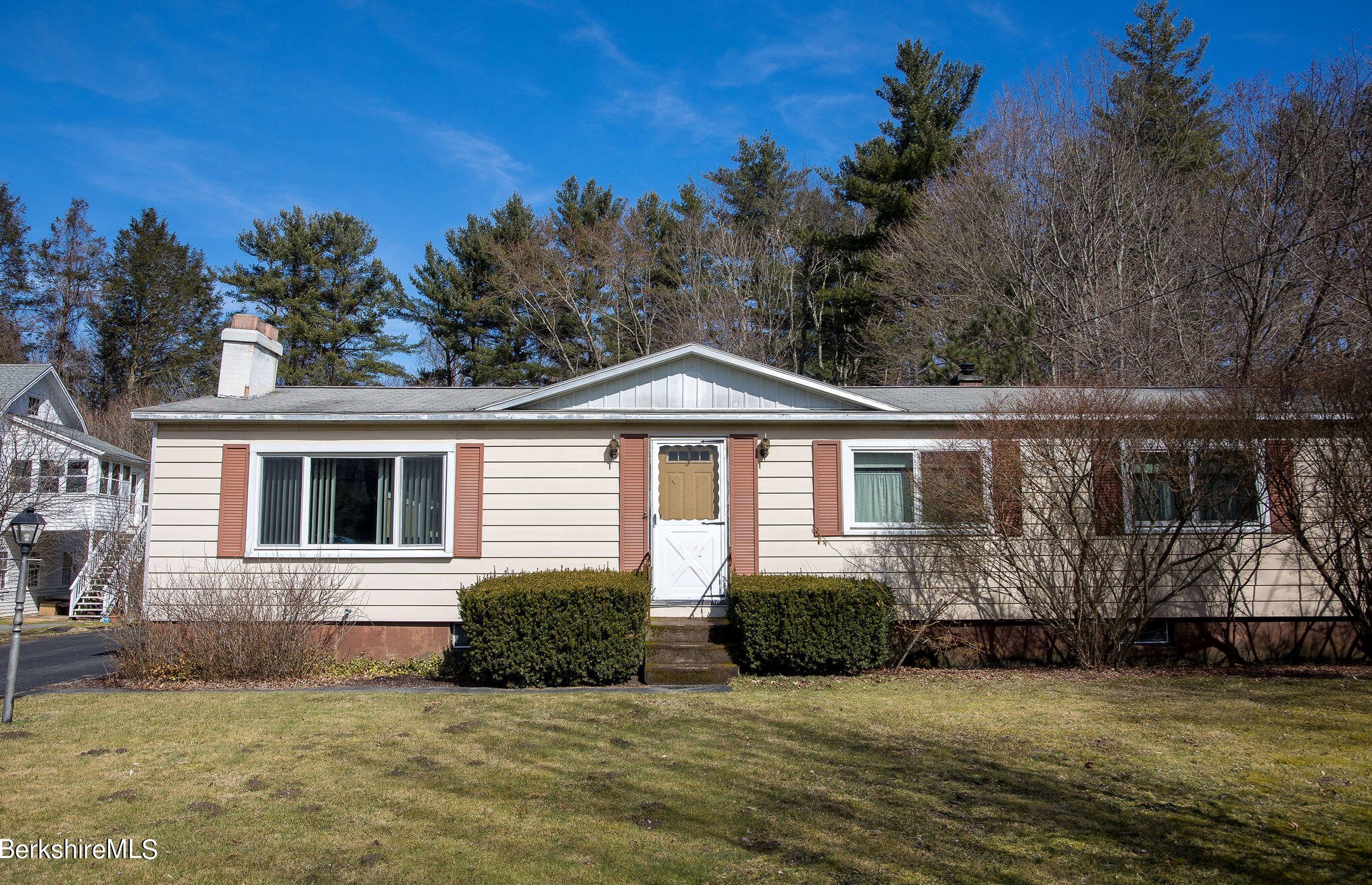 261- State Rd, Gt Barrington, MA 01230 exterior