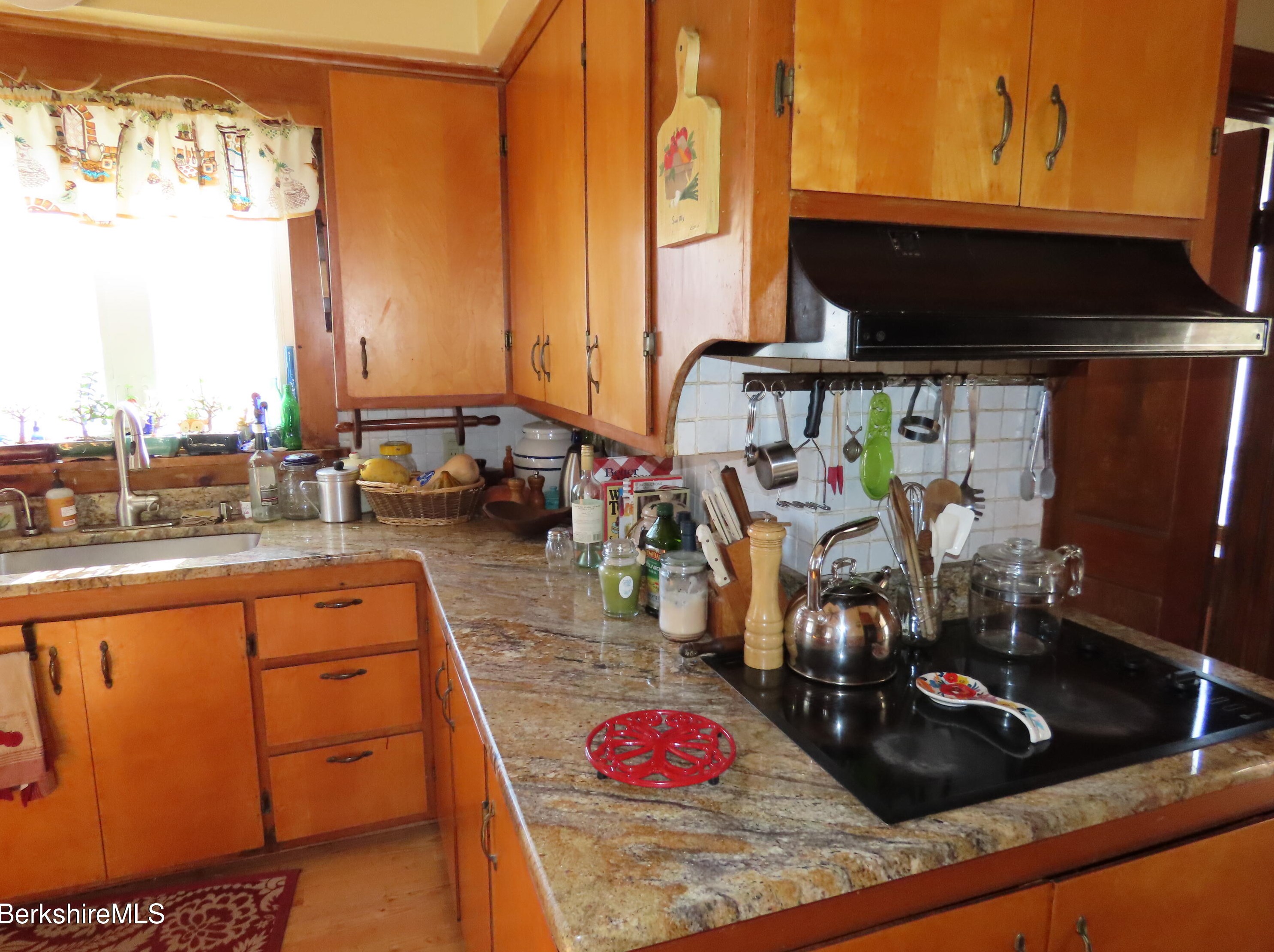 12 Pearl St, Adams MA  01220-2123 exterior