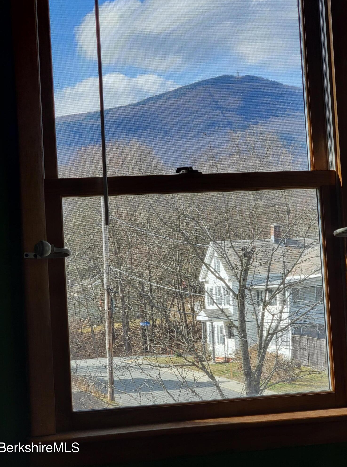 12 Pearl St, Adams MA  01220-2123 exterior