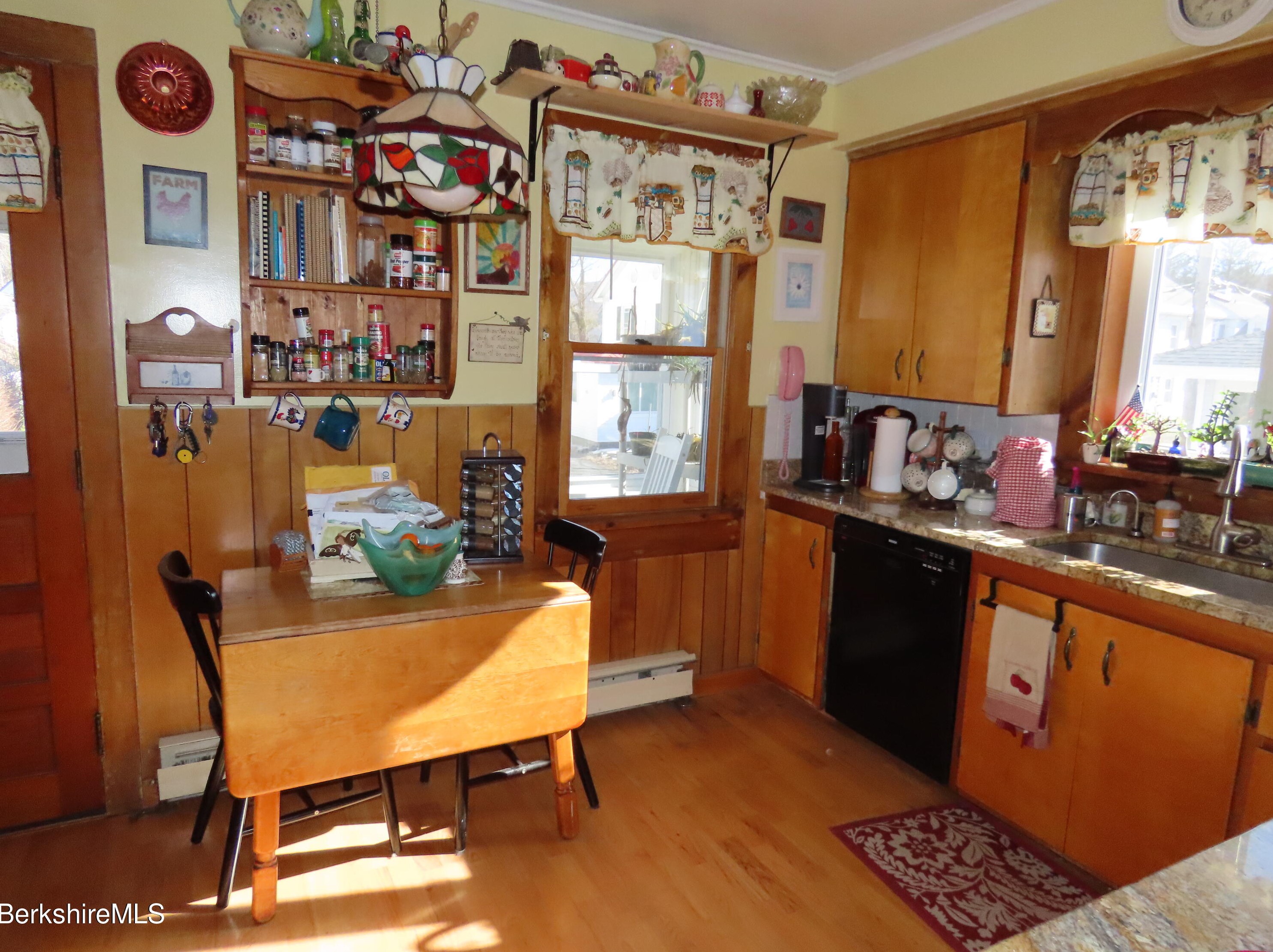 12 Pearl St, Adams MA  01220-2123 exterior