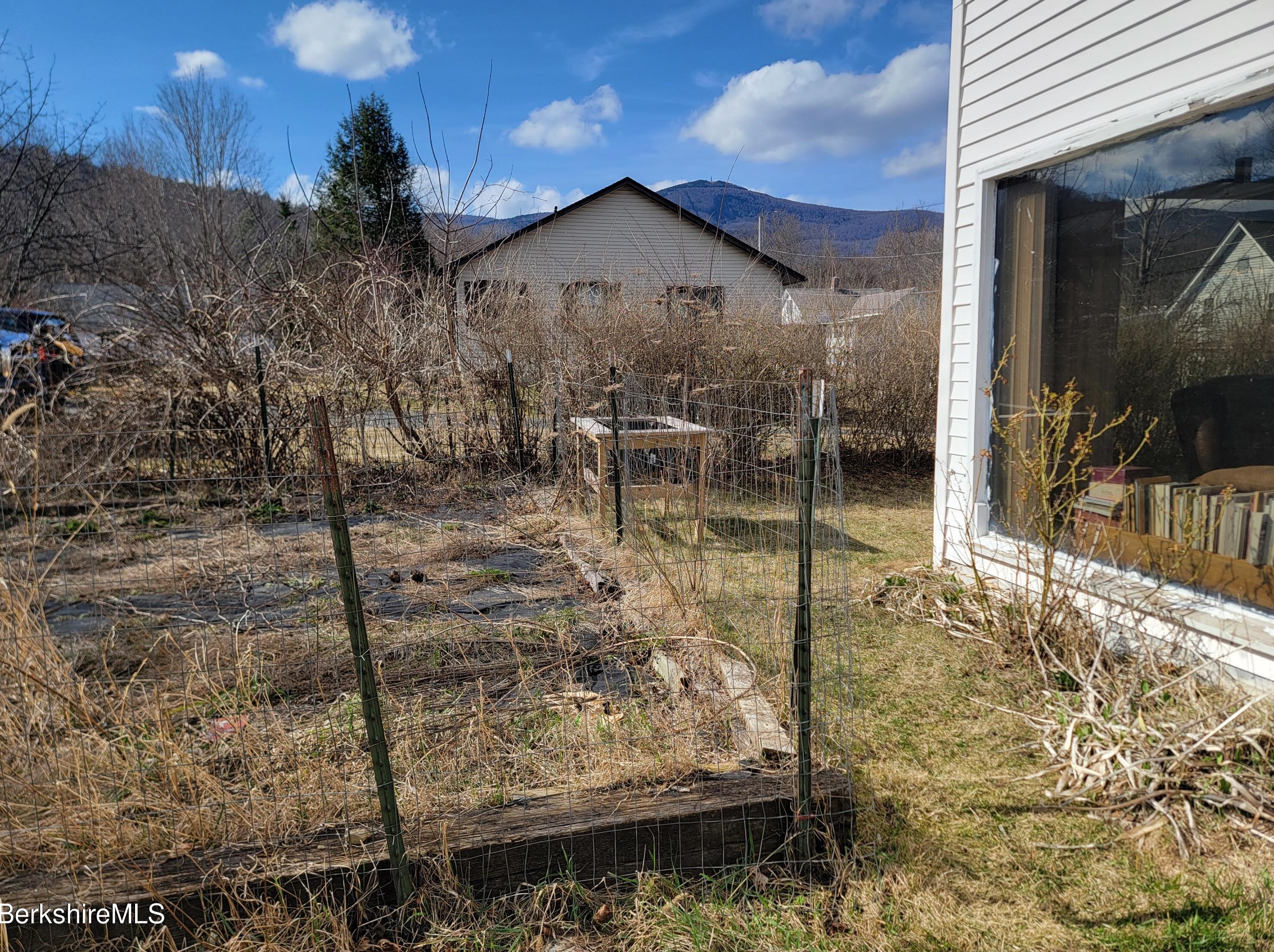 12 Pearl St, Adams MA  01220-2123 exterior