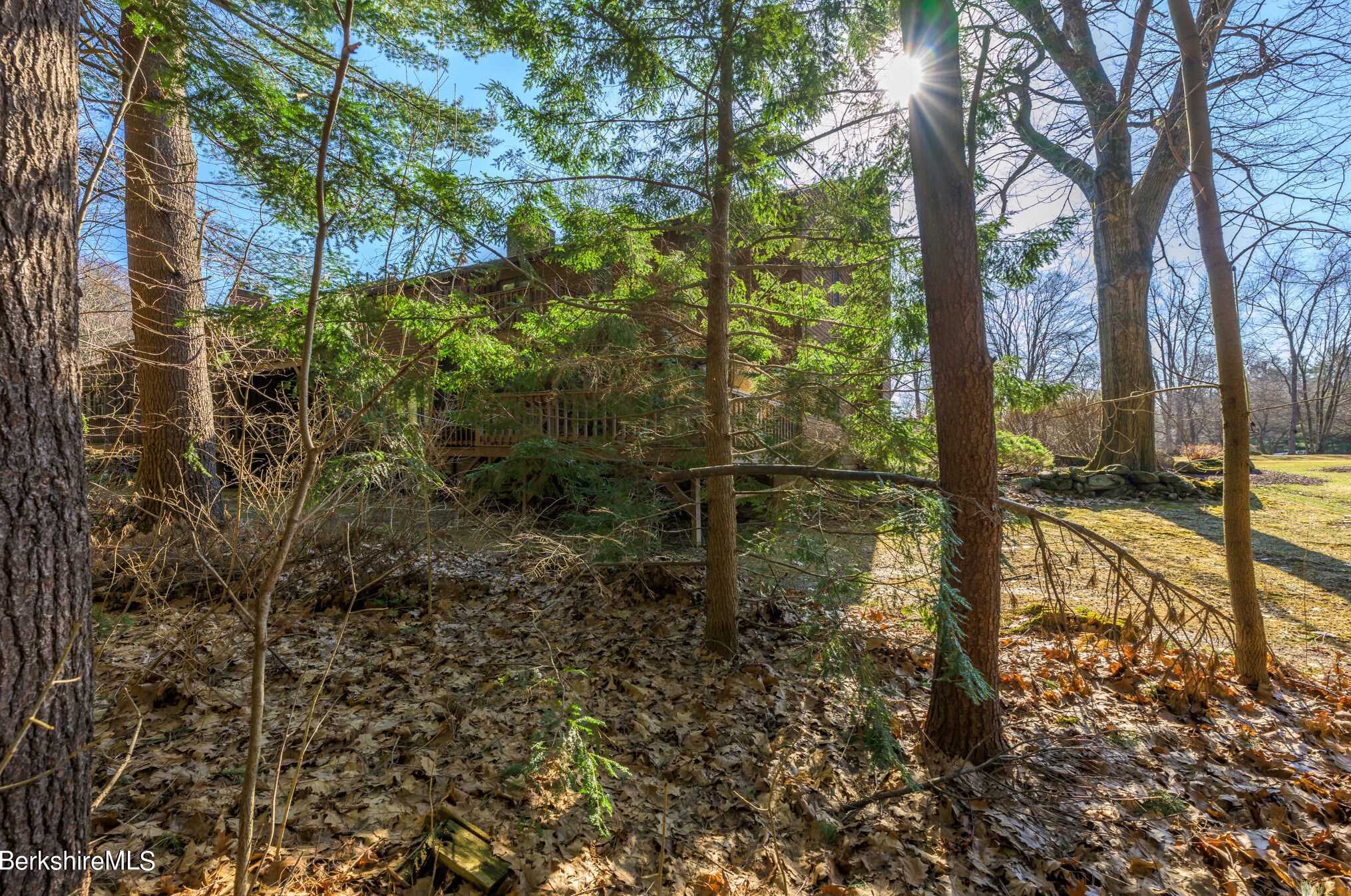 16 Cynthia Ln, Pittsfield MA  01201-8200 exterior