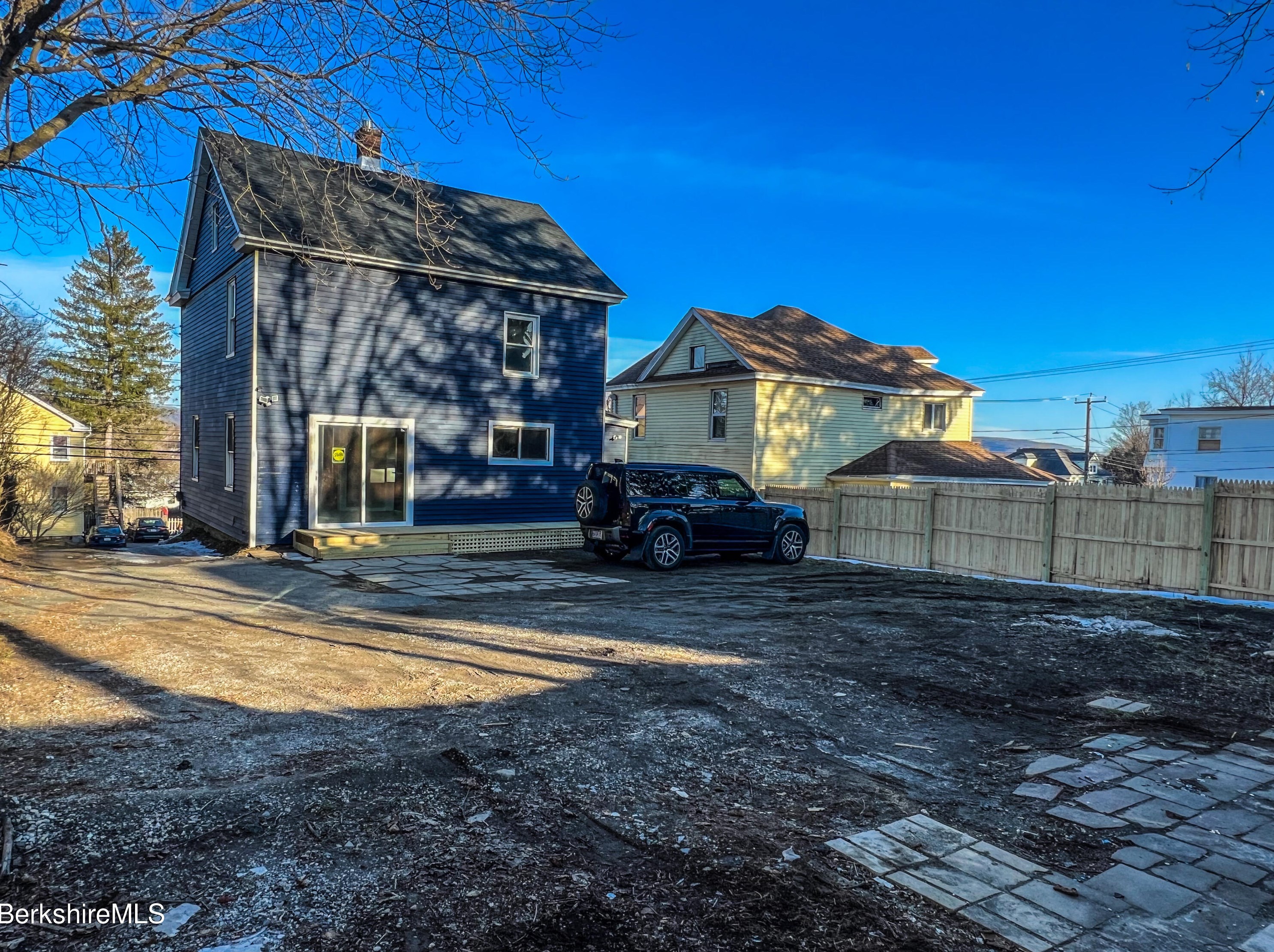 141 Onota St, Pittsfield MA  01201-3120 exterior