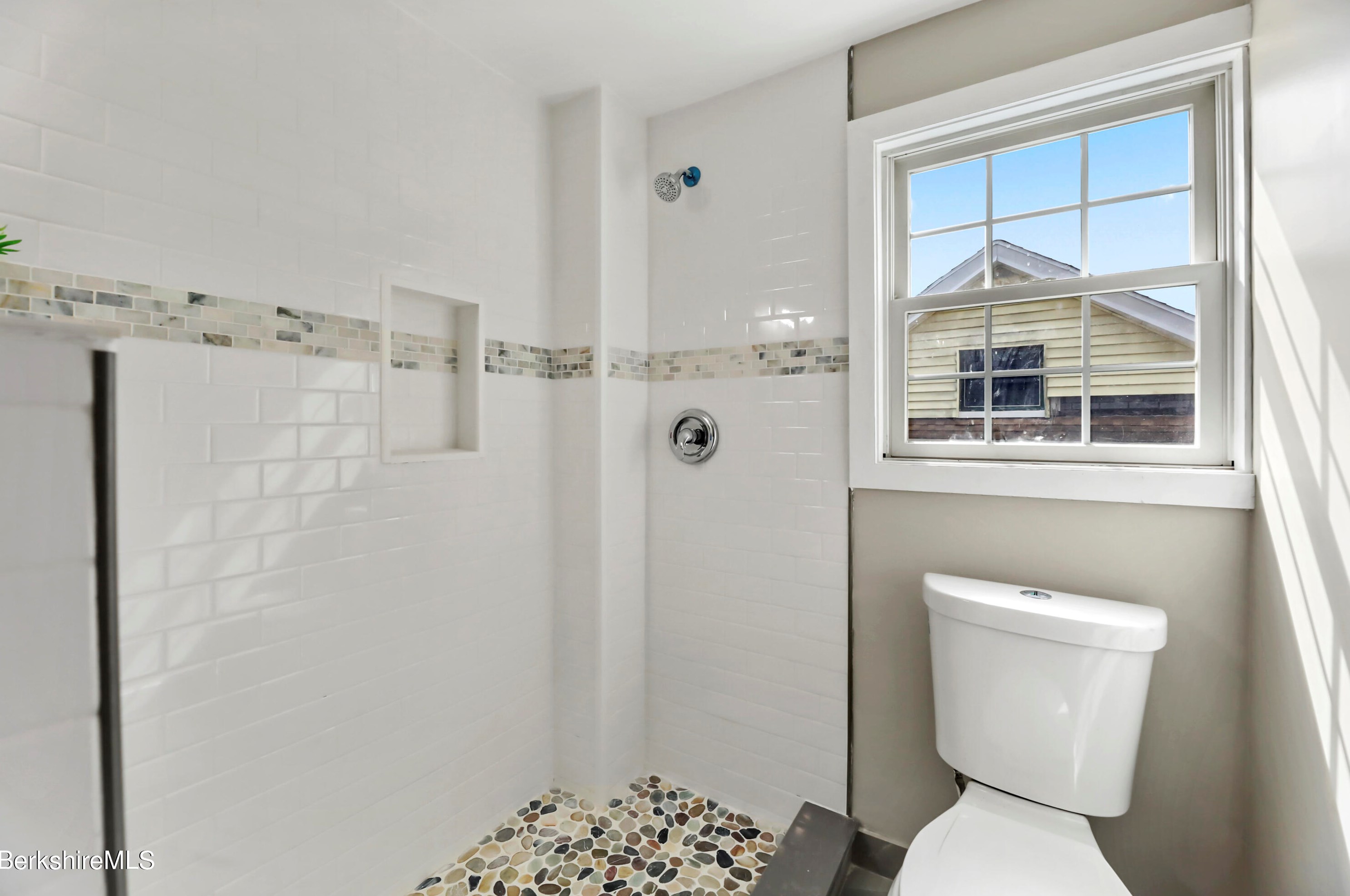 141 Onota St, Pittsfield MA  01201-3120 exterior