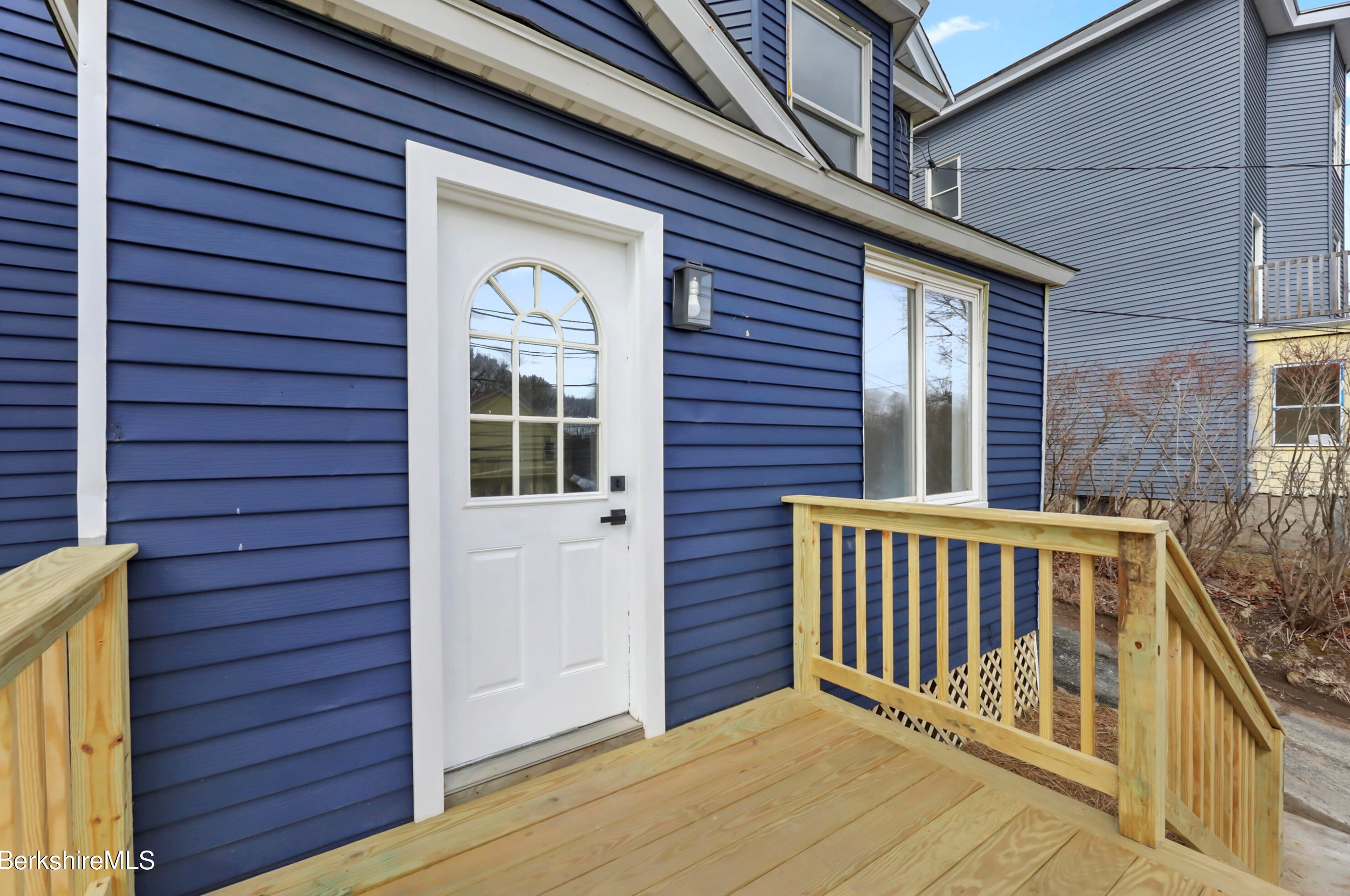 141 Onota St, Pittsfield MA  01201-3120 exterior