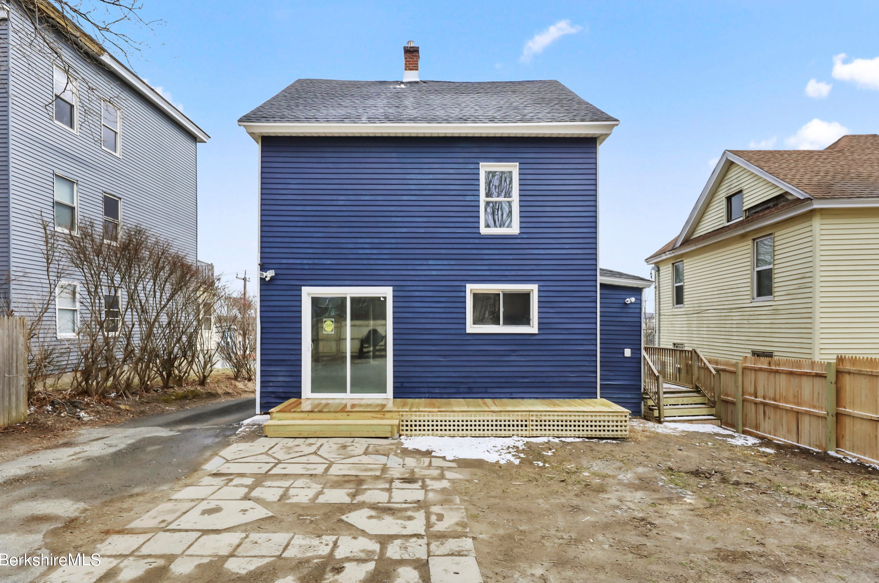 141 Onota St, Pittsfield MA  01201-3120 exterior