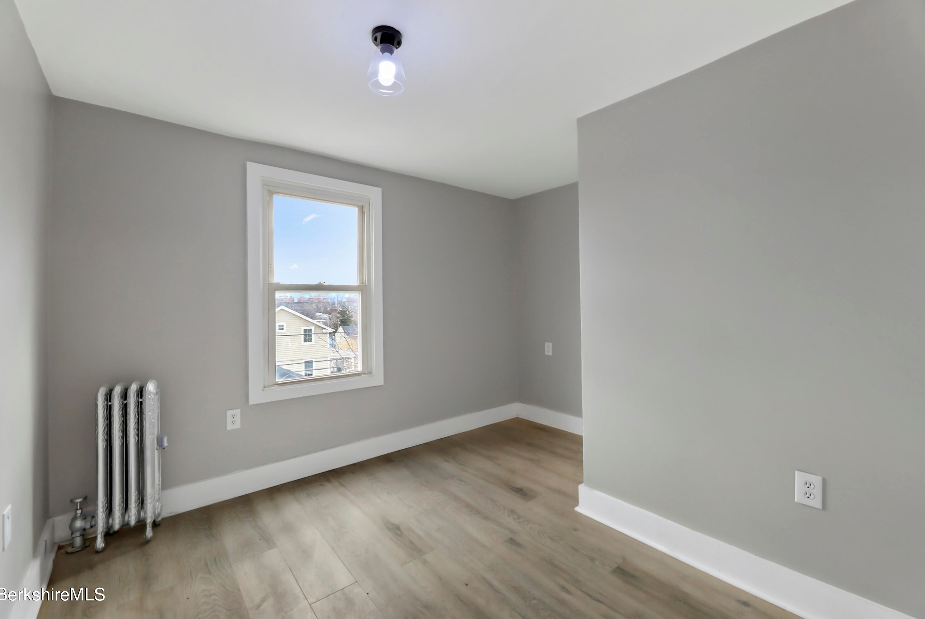 141 Onota St, Pittsfield MA  01201-3120 exterior