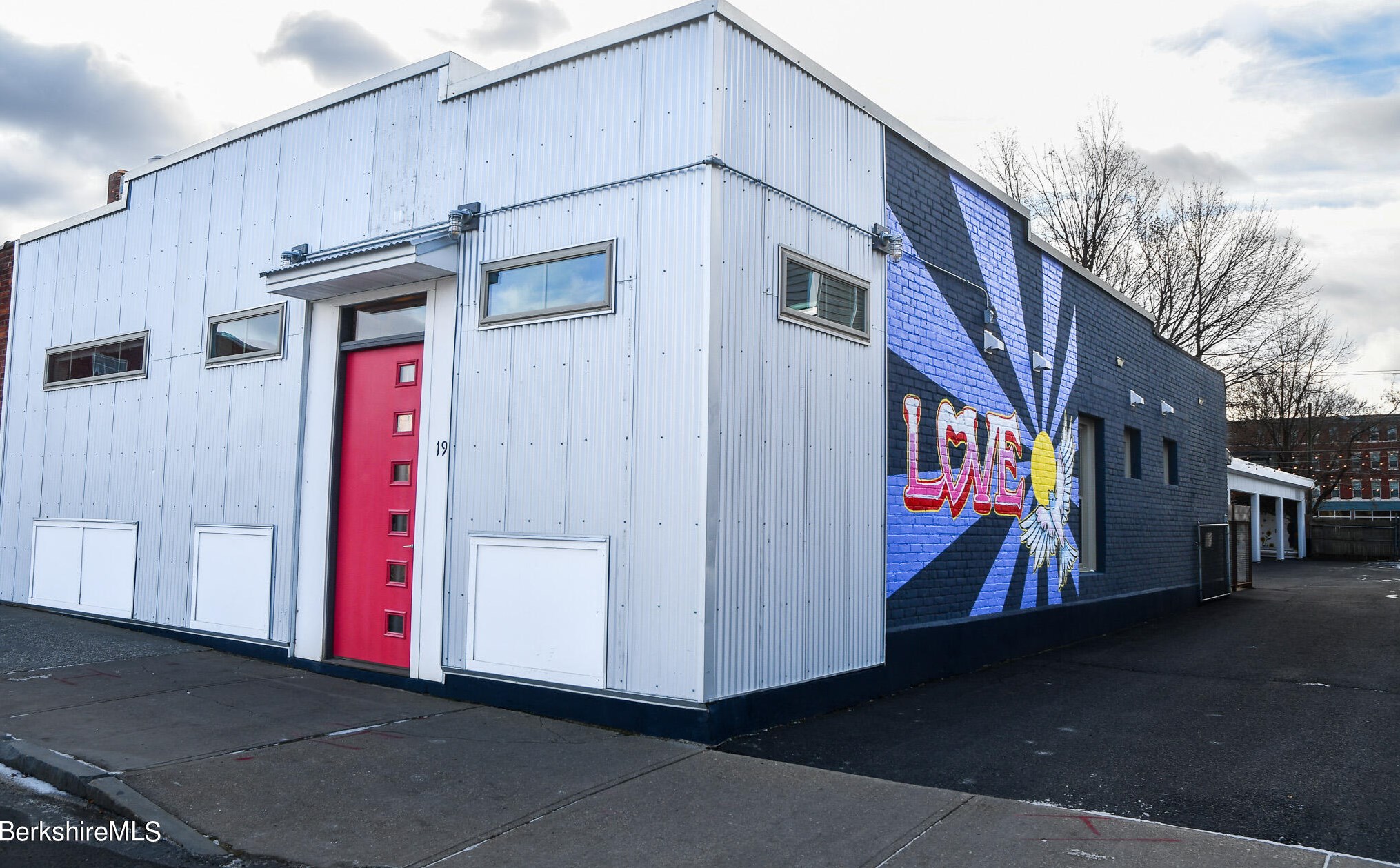 17-23 Linden St, Pittsfield MA exterior