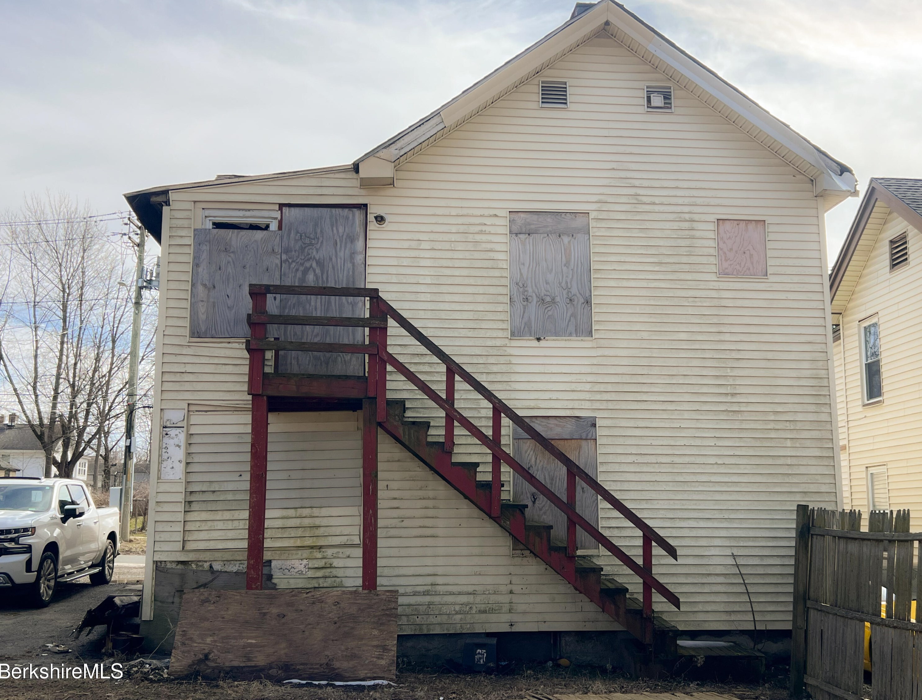 108 Linden St, Pittsfield MA  01201-3216 exterior