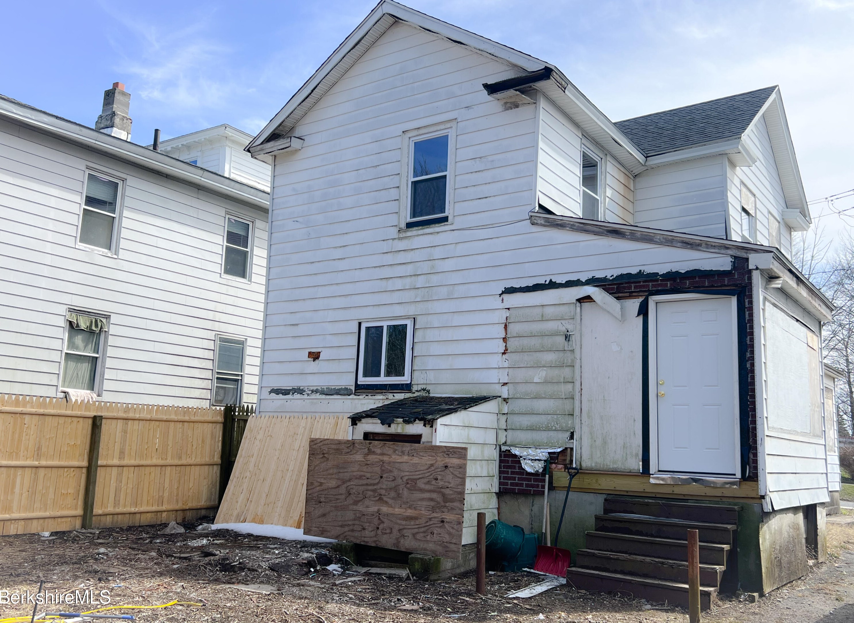 108 Linden St, Pittsfield MA  01201-3216 exterior