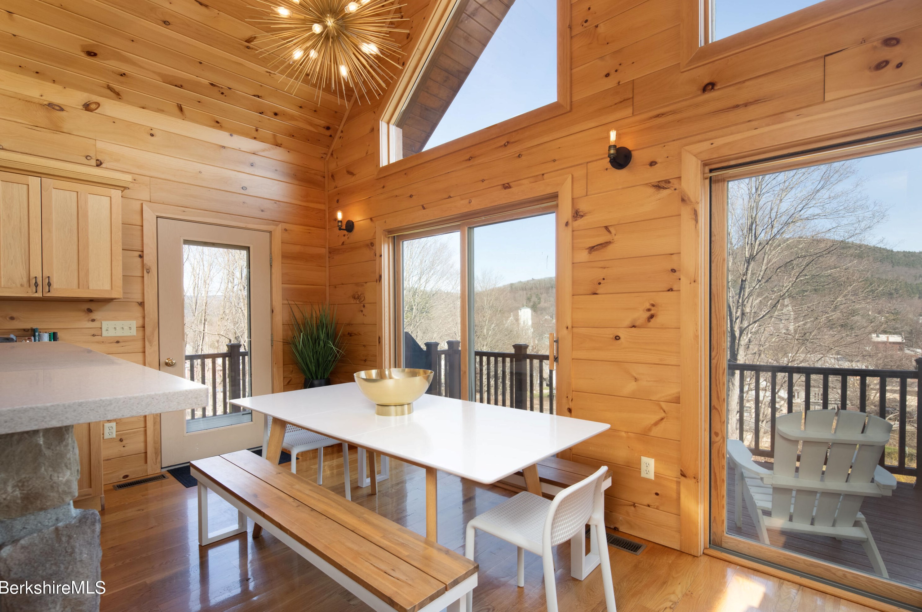 18 Castle Ln, Alford MA 01230-1027 exterior