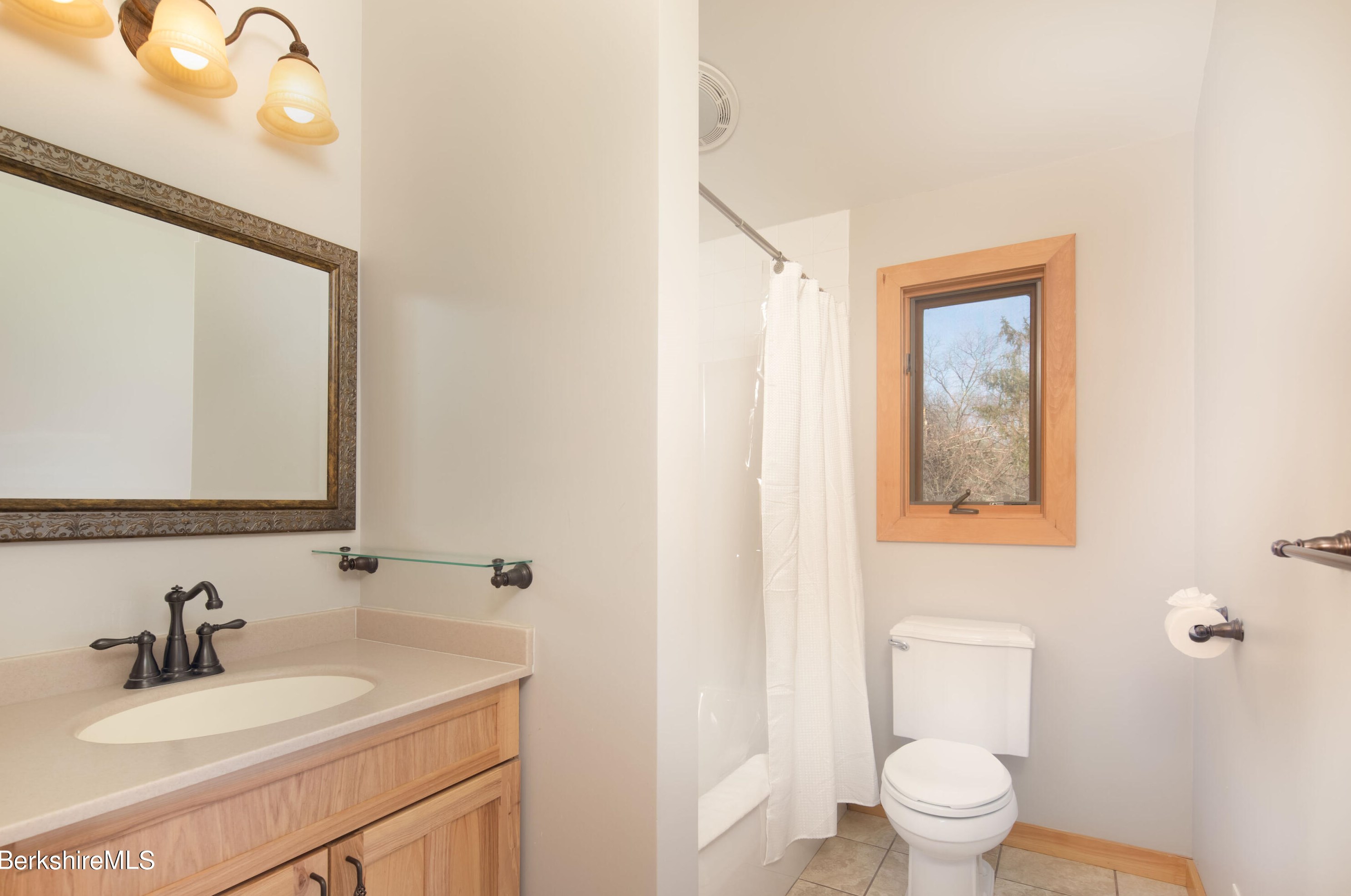 18 Castle Ln, Alford MA 01230-1027 exterior