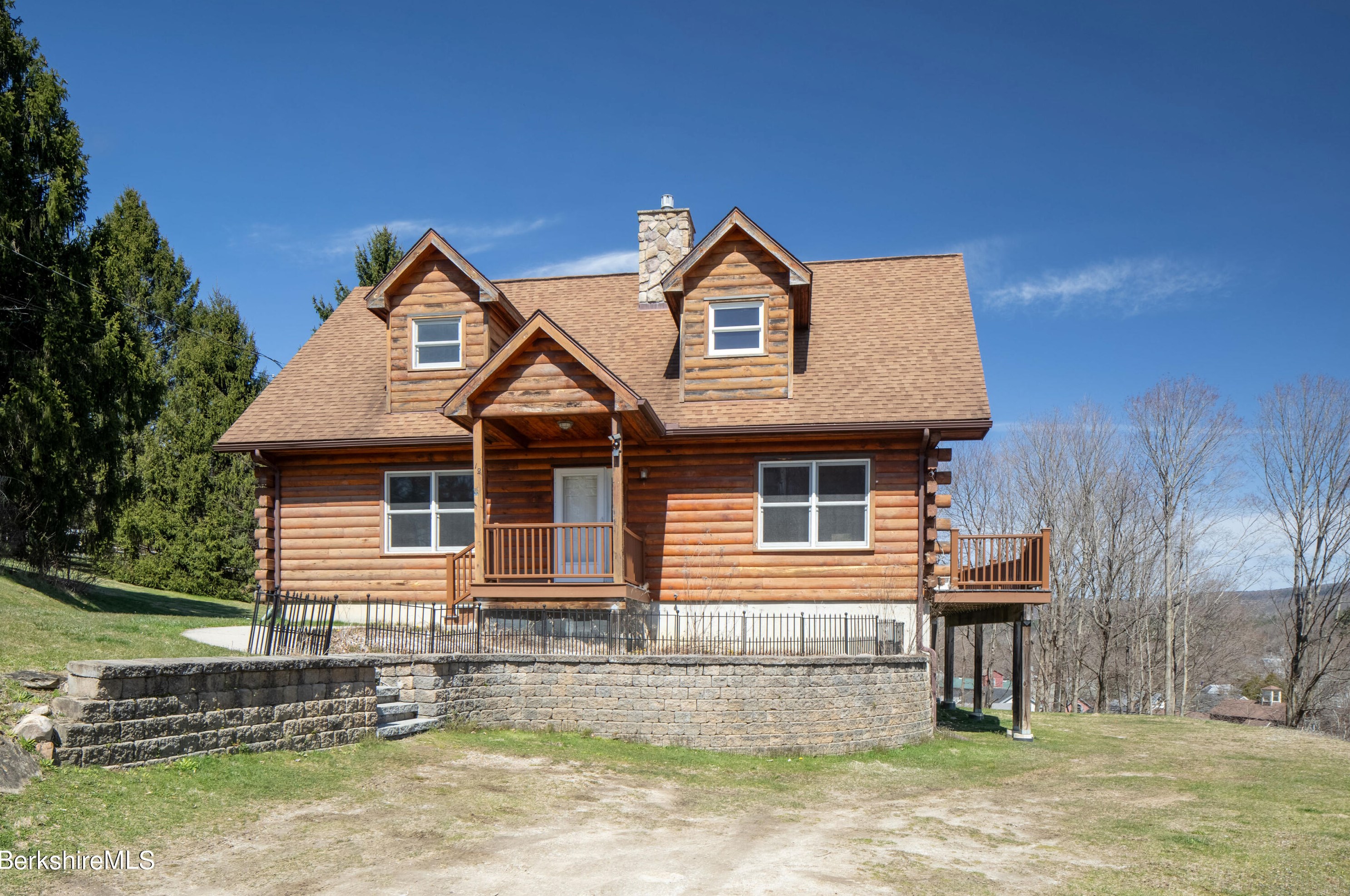 18 Castle Ln, Alford MA 01230-1027 exterior