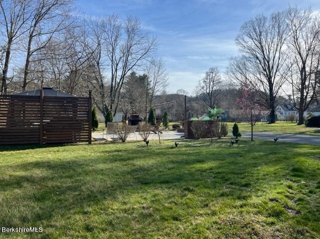 18 Fairview Ter, Gt Barrington, MA 01230 exterior
