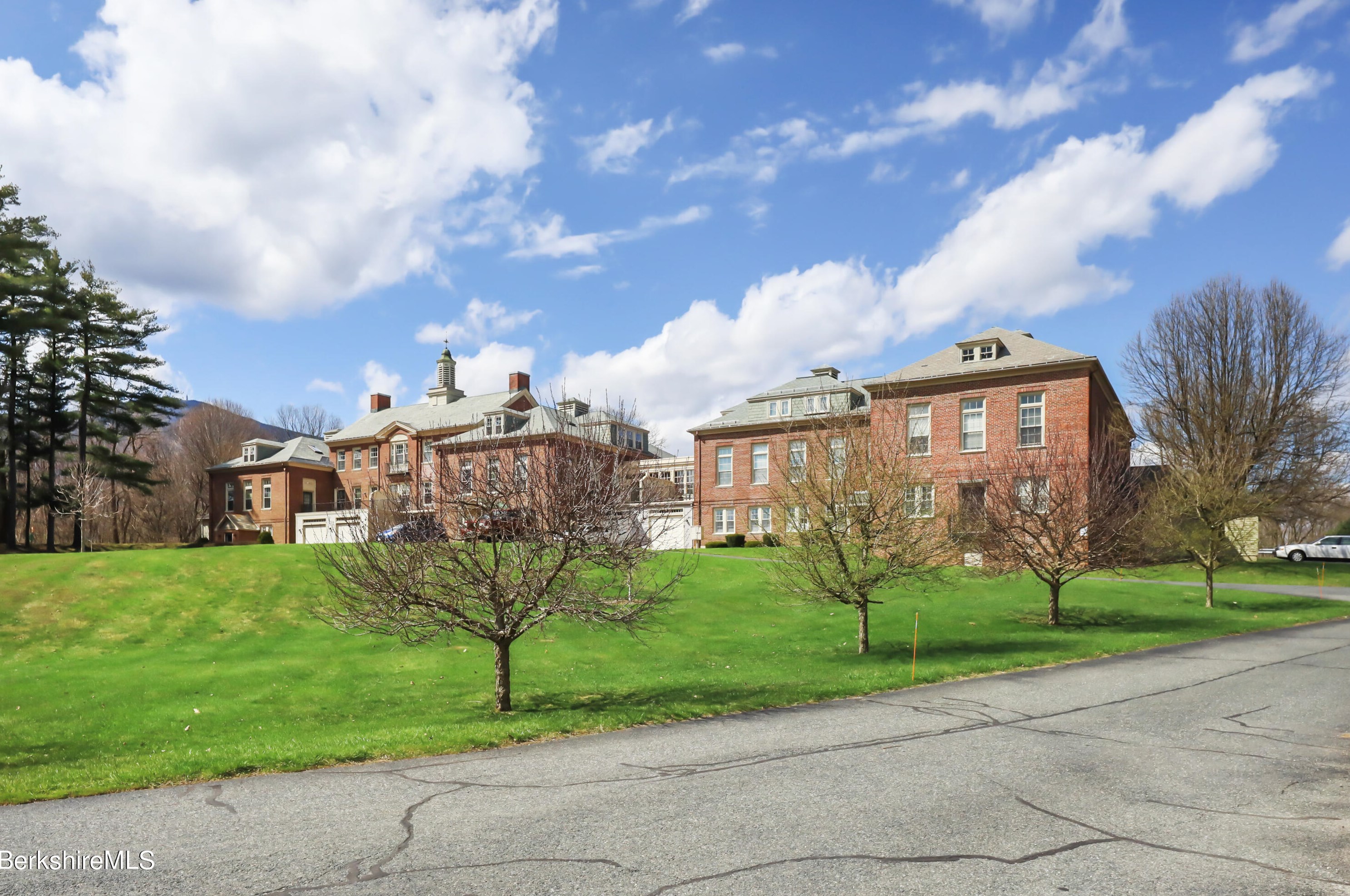 4 Edmunds St #m  302, Adams, MA 01220