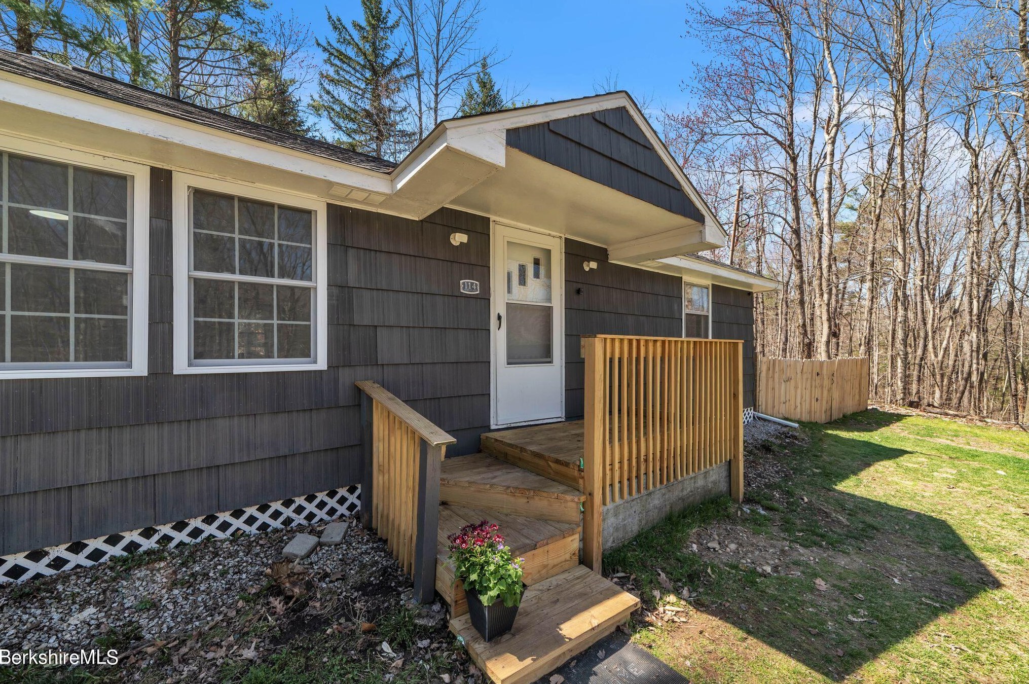 114 Sherwood Dr, Washington, MA 01223-3597