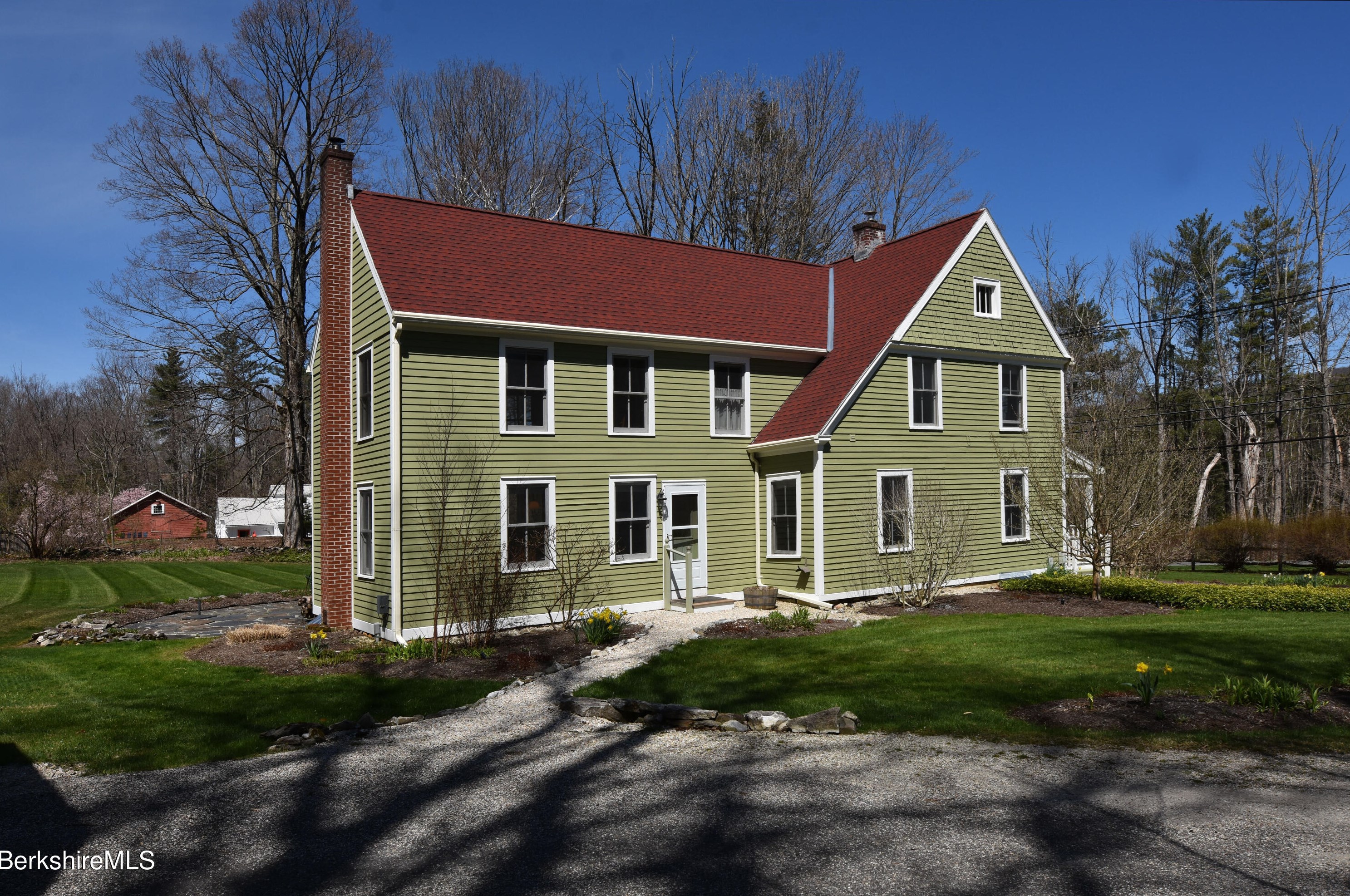 361 St, Lenox MA 01240-2235 exterior