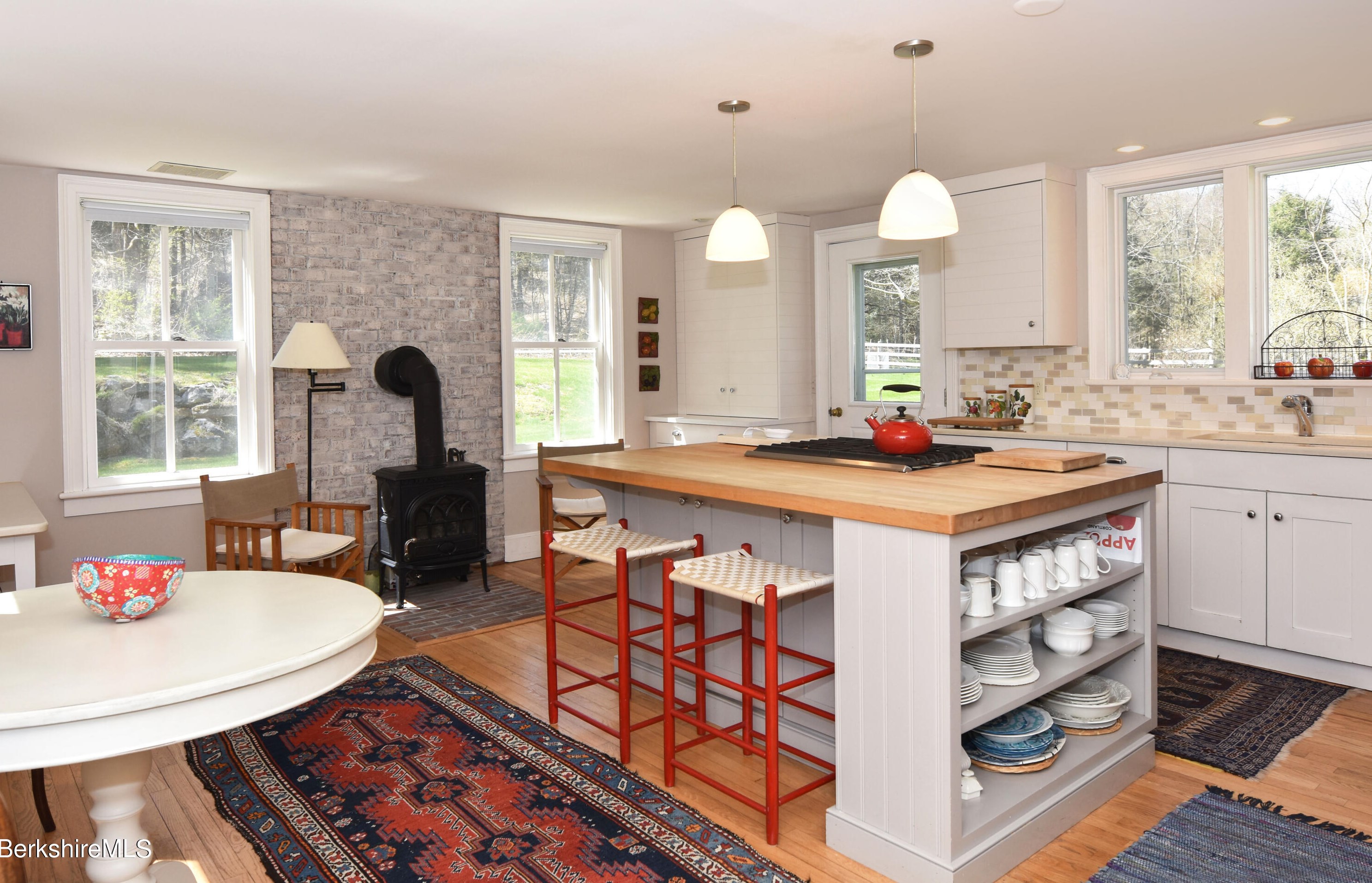 361 St, Lenox MA 01240-2235 exterior