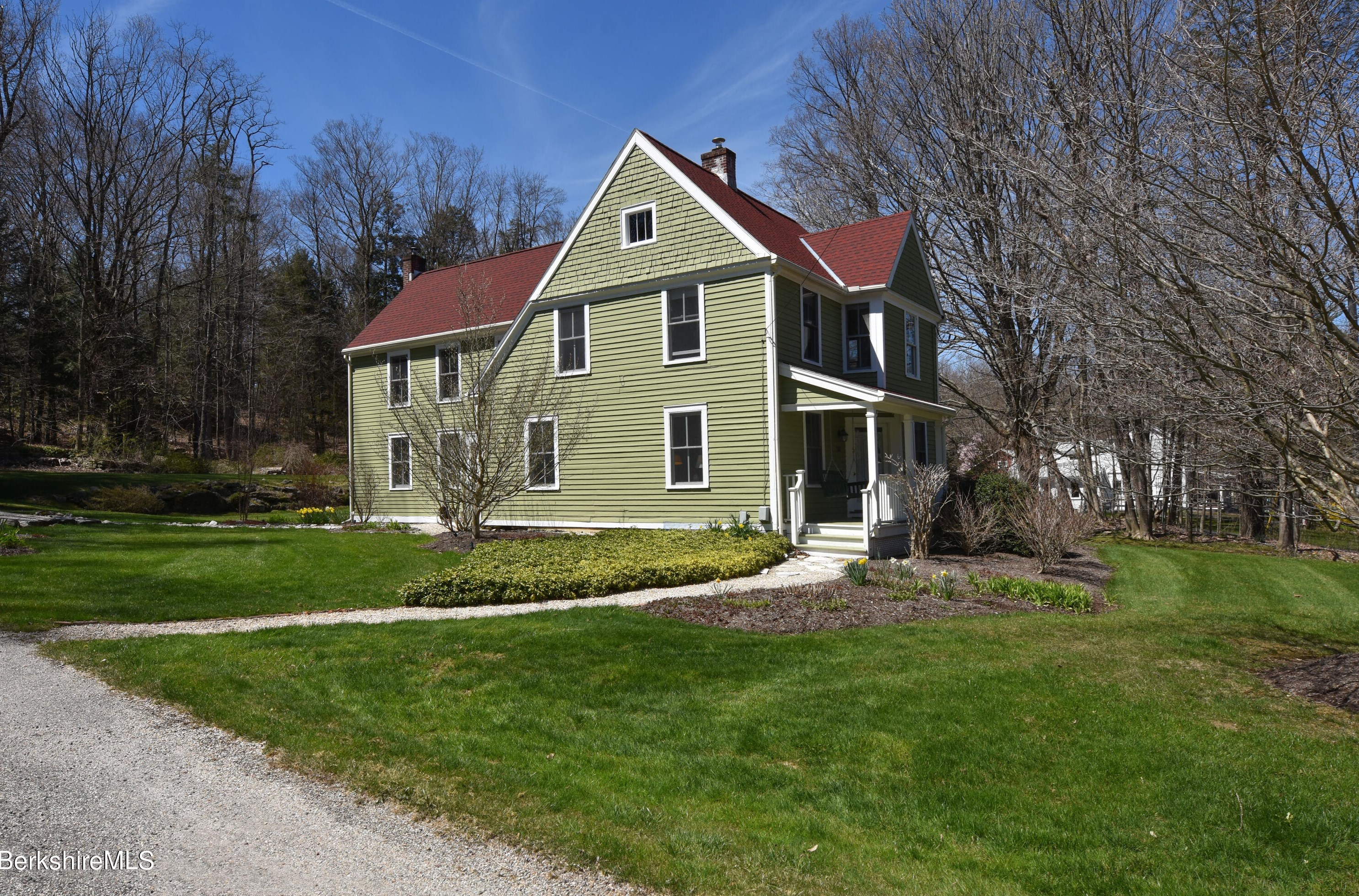 361 St, Lenox MA 01240-2235 exterior