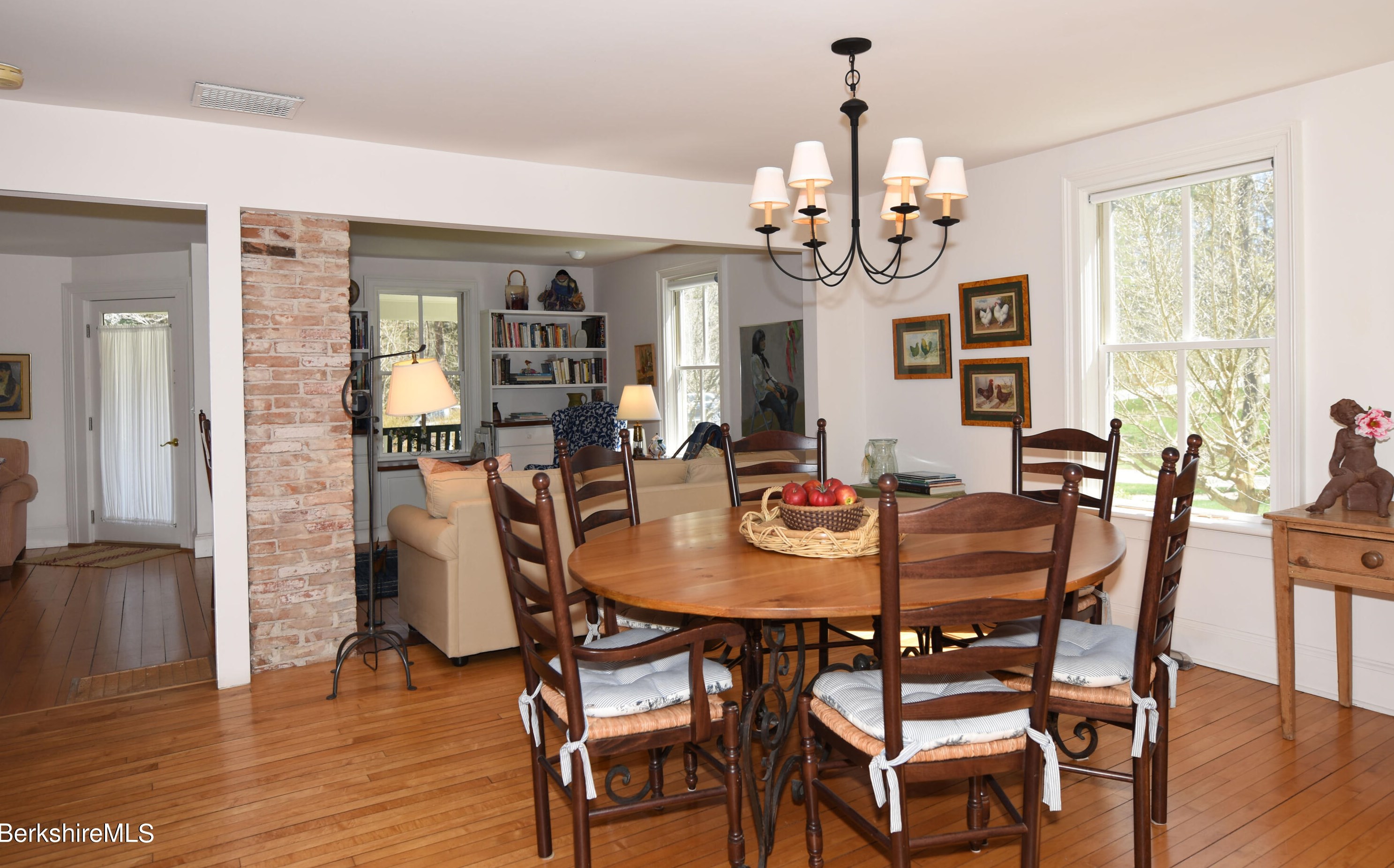 361 St, Lenox MA 01240-2235 exterior