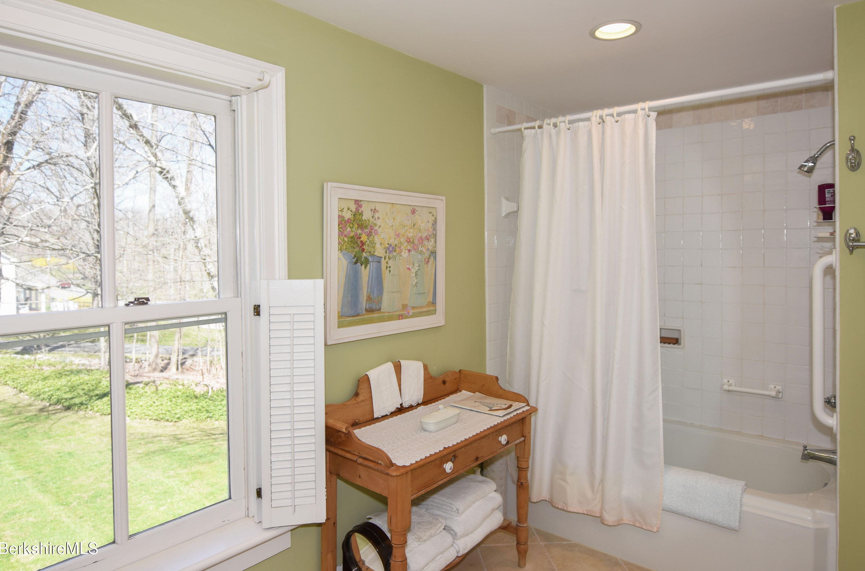 361 St, Lenox MA 01240-2235 exterior