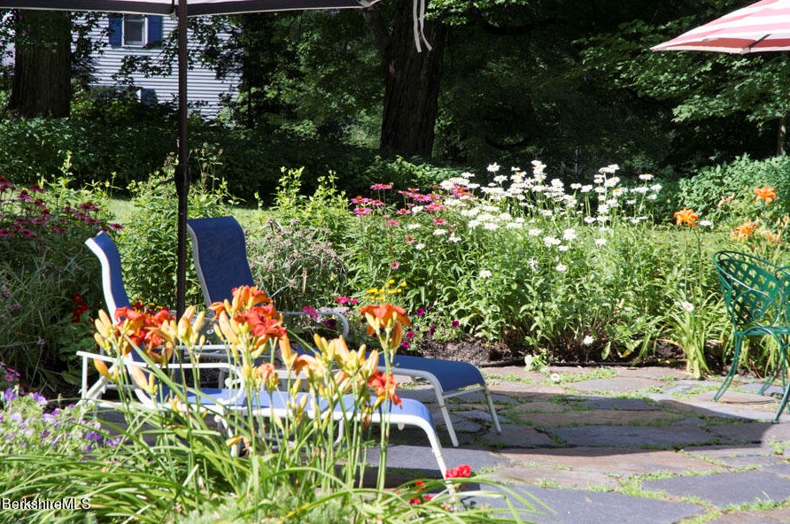 361 St, Lenox MA 01240-2235 exterior