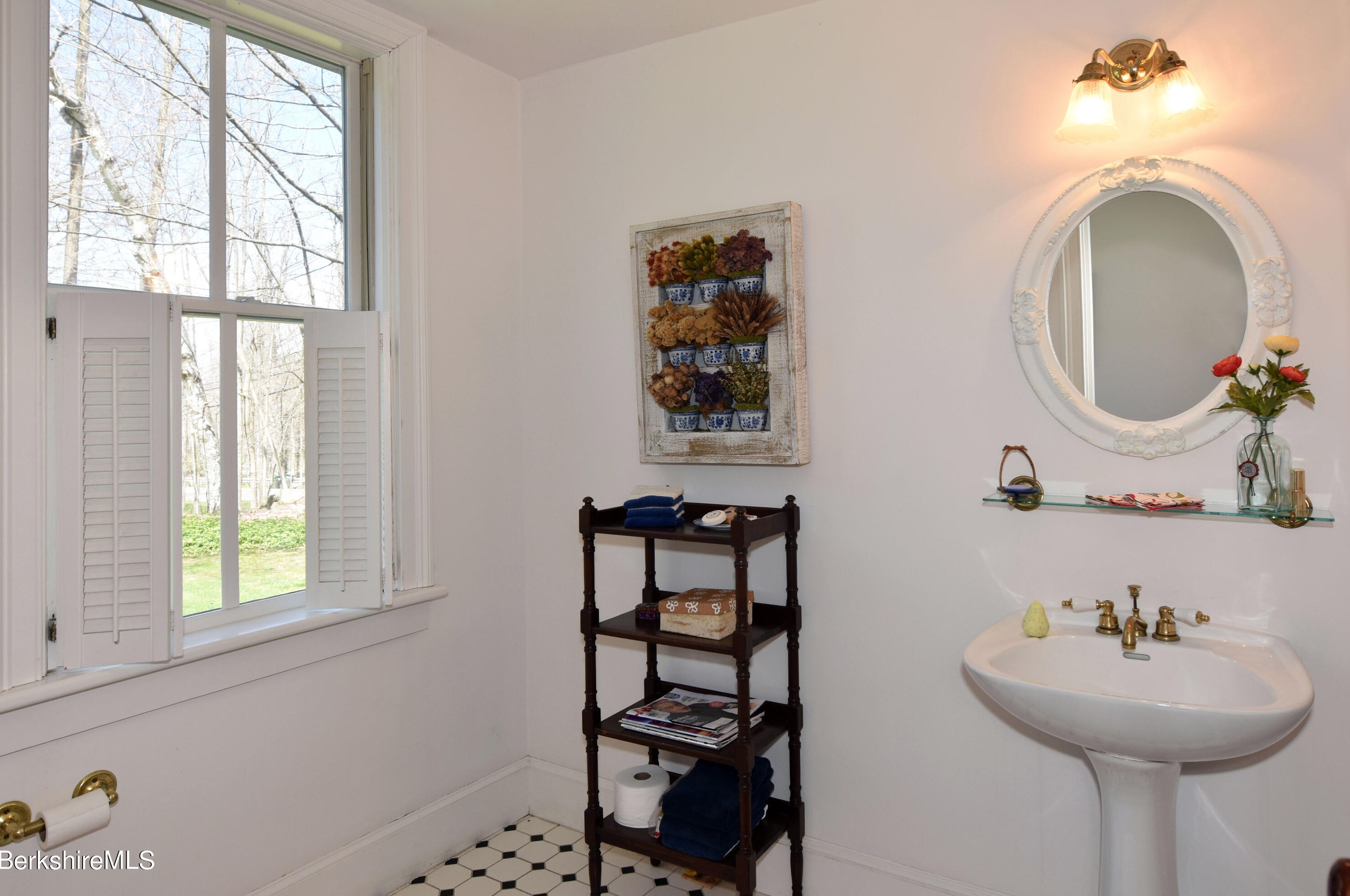 361 St, Lenox MA 01240-2235 exterior