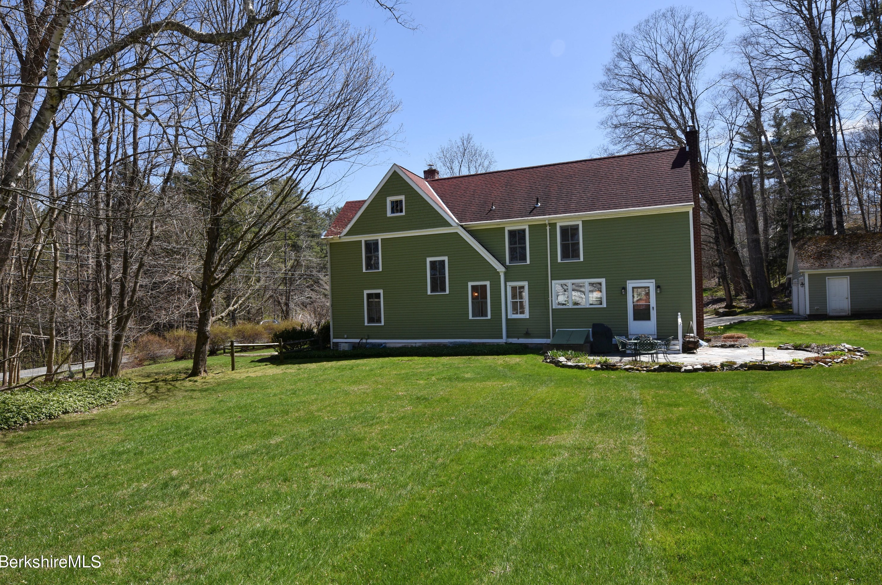 361 St, Lenox MA 01240-2235 exterior